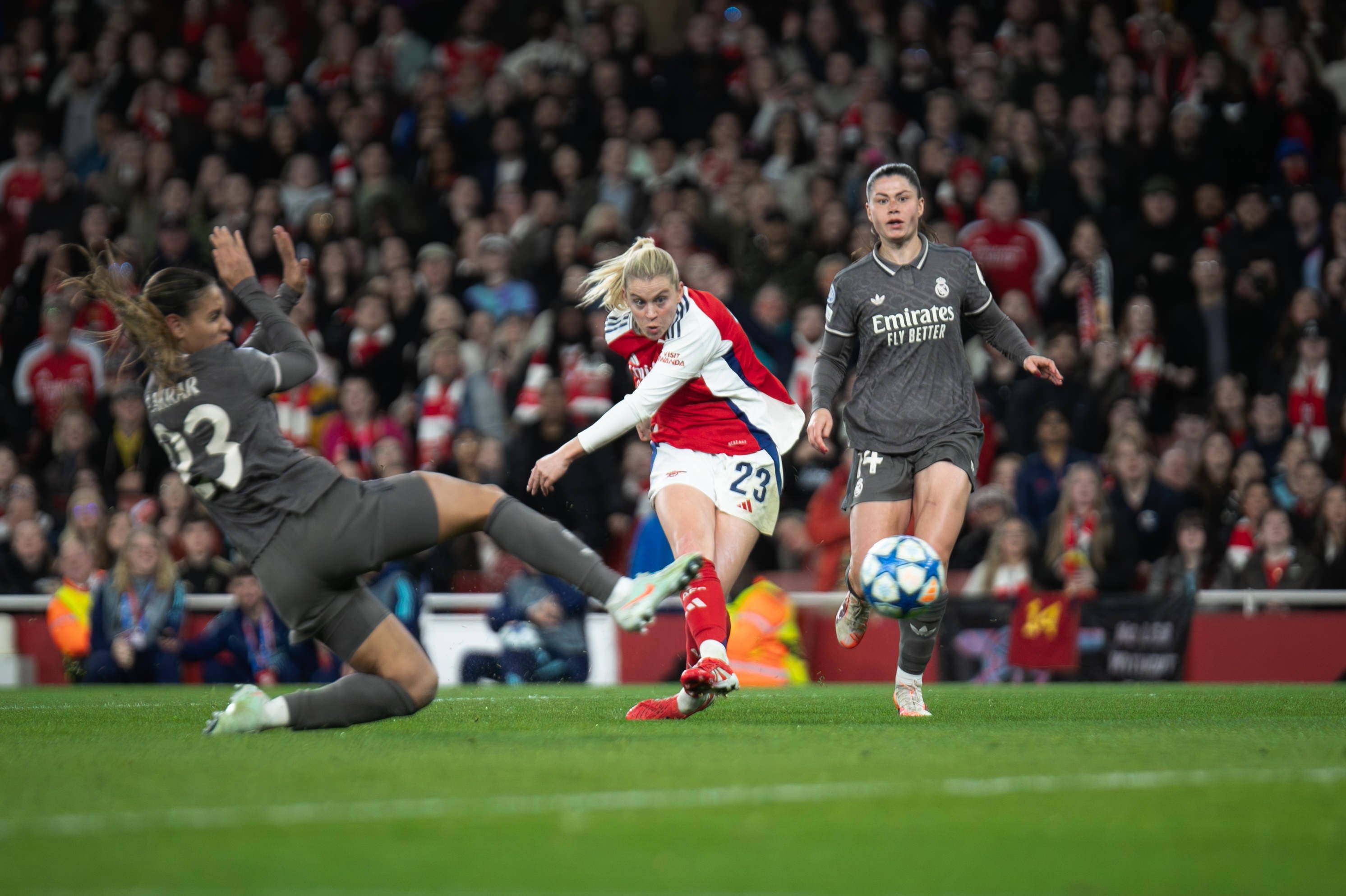 Arsenal - Real Madrid 3-0, dezastru la indigo! La fel a fost și luna trecută, tot &icirc;n sferturile Champions League, tot pe Emirates și tot după pauză
