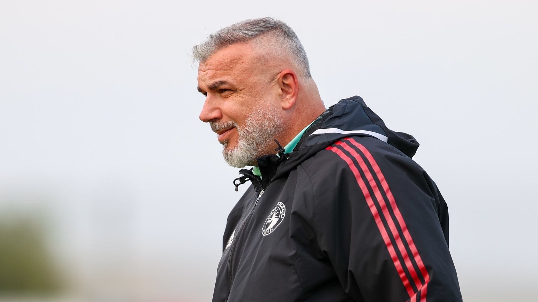 Olăroiu, situație fără precedent &icirc;n Emirate: &bdquo;avalanșă&ldquo; de mesaje &icirc;naintea meciului istoric pe care &icirc;l va juca, m&acirc;ine seară