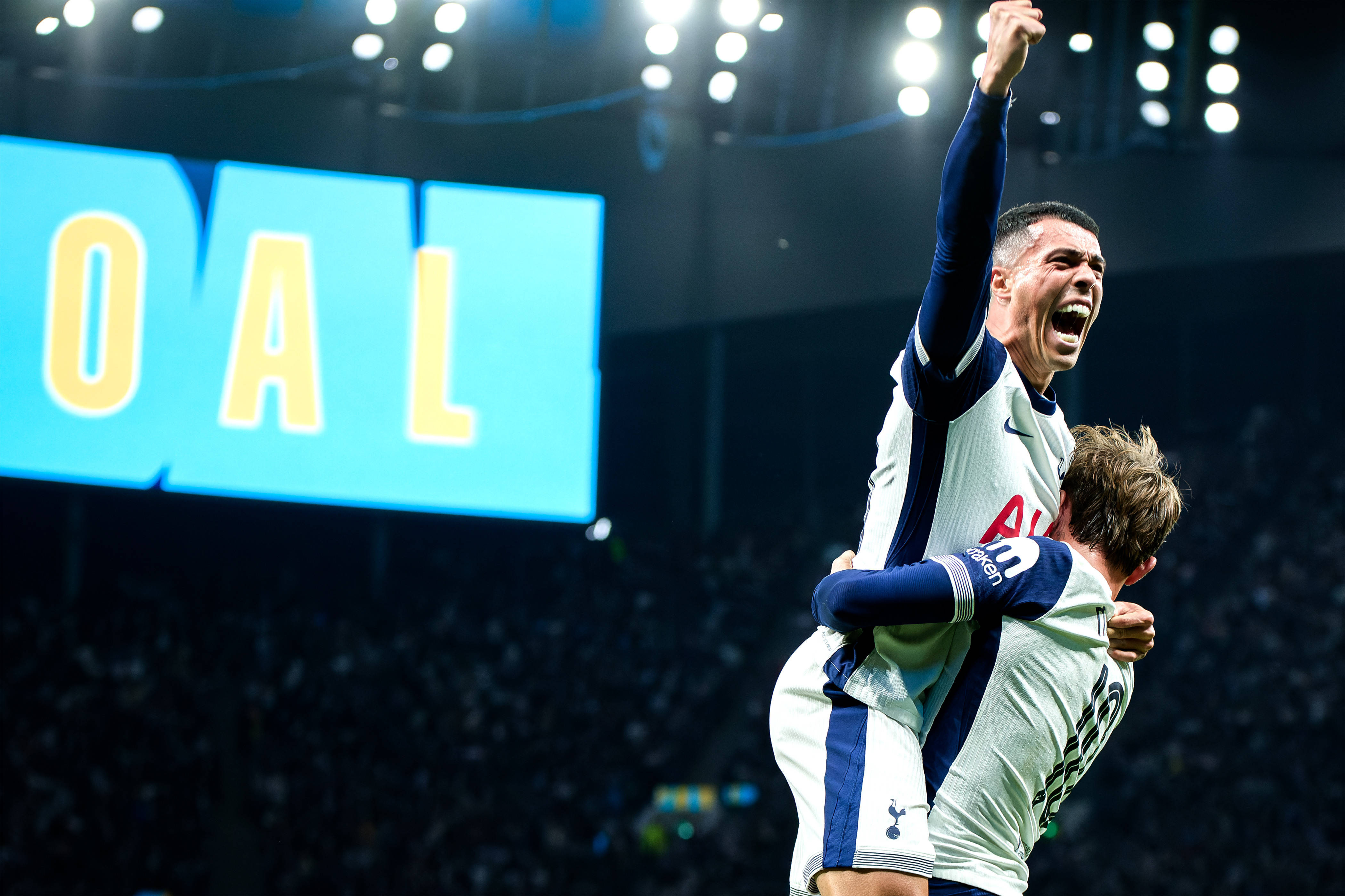 Ce fundaș are Tottenham! Gol cu călc&acirc;iul &icirc;n Europa League