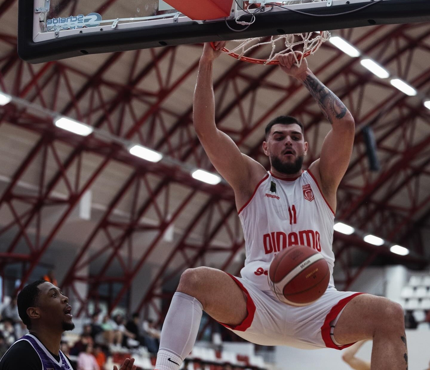 C&acirc;t s-a &icirc;ncheiat derby-ul Dinamo - Rapid. &rdquo;Un spectacol pe cinste, exact cum te aștepți c&acirc;nd se &icirc;nt&acirc;lnesc două rivale!&rdquo;