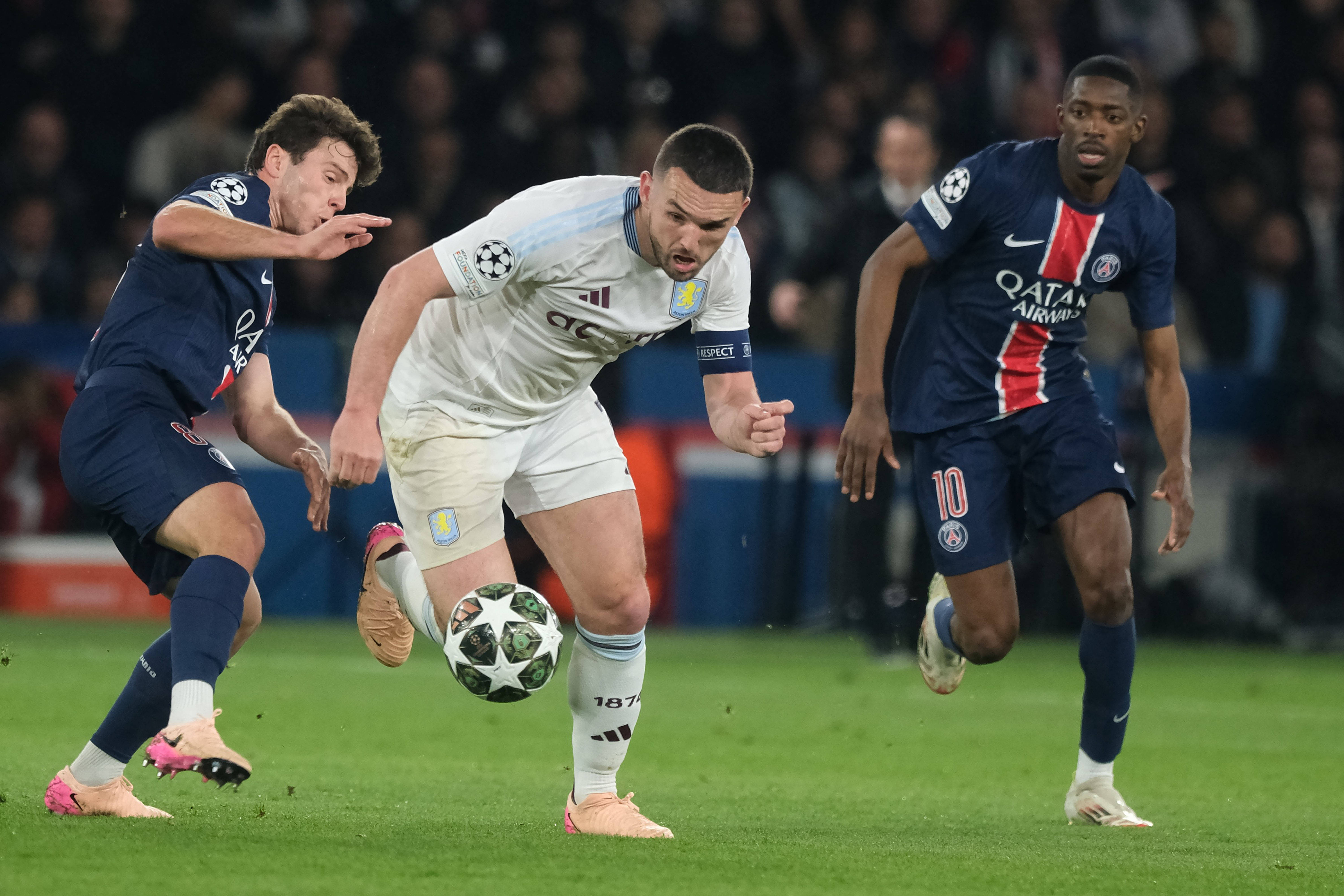 Meci nebun &icirc;n Anglia! PSG a condus-o cu 2-0 pe Aston Villa, după s-a marcat pe bandă rulantă!
