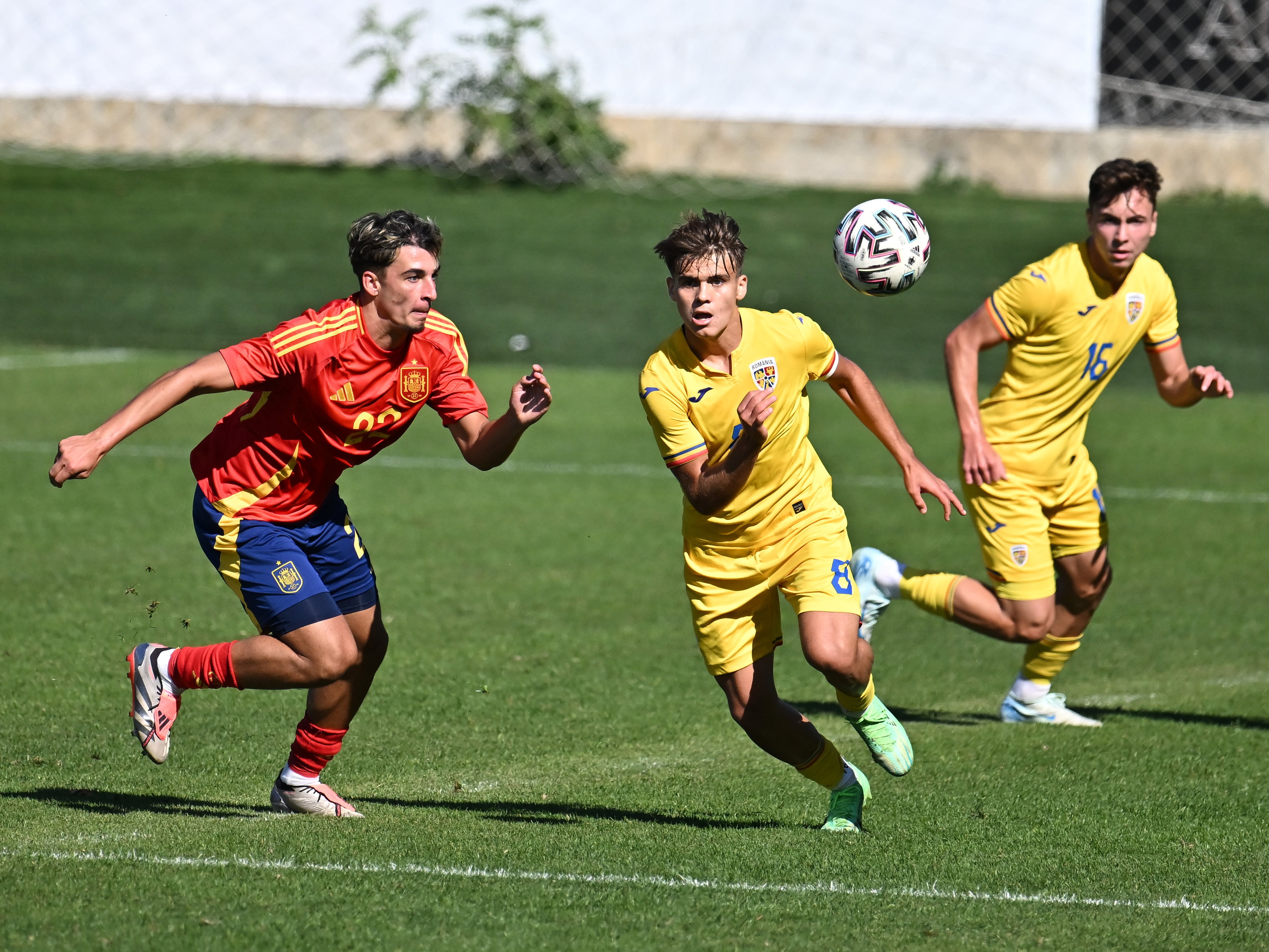 Cum poate arăta lotul Rom&acirc;niei U19 pentru EURO. La ultima acțiune, au fost convocați trei jucători de la FCSB și nouă stranieri
