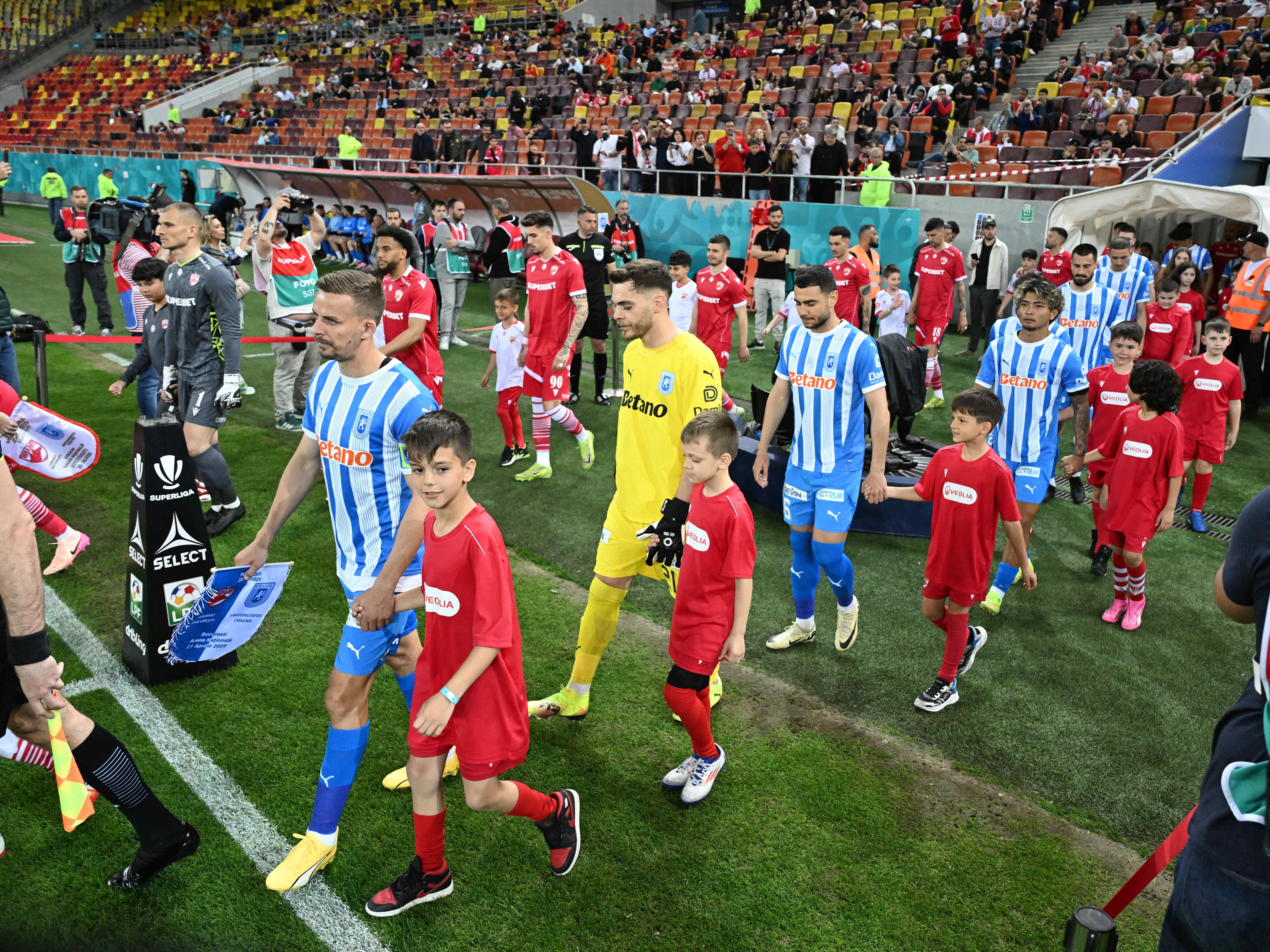 Raul Opruț, cu cărțile pe față. Cine i-a lipsit lui Dinamo + Atacantul care i-a făcut zile fripte