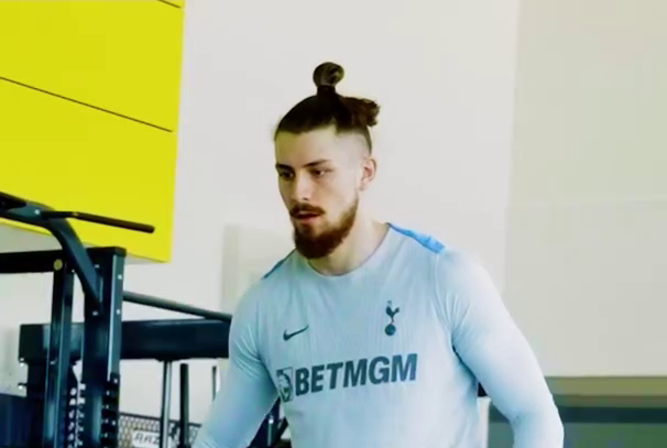 Ca spartanii! Cum se antrenează Radu Drăgușin + ce mesaj le-a transmis fanilor