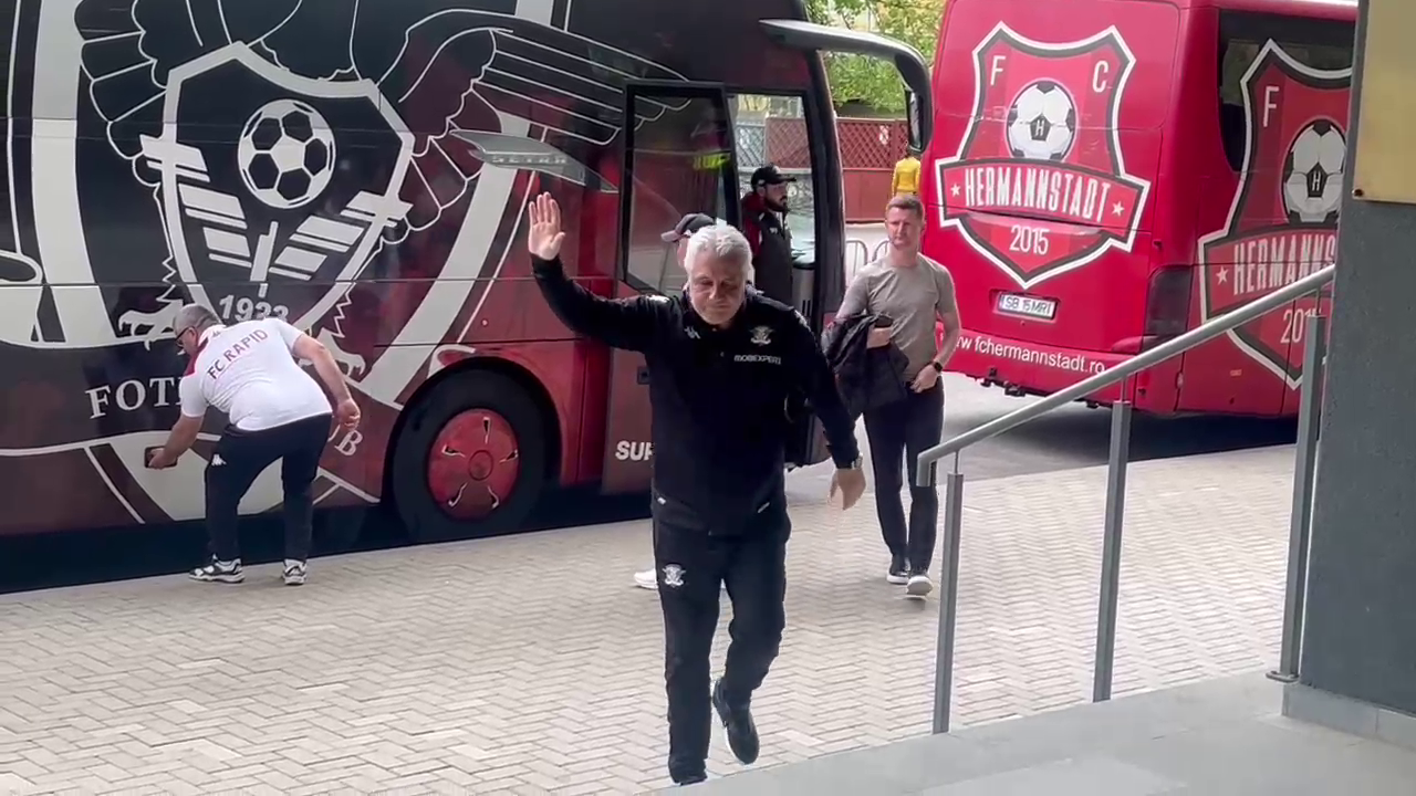 Ovații pentru Marius Șumudică la sosirea Rapidului &icirc;n Sibiu!