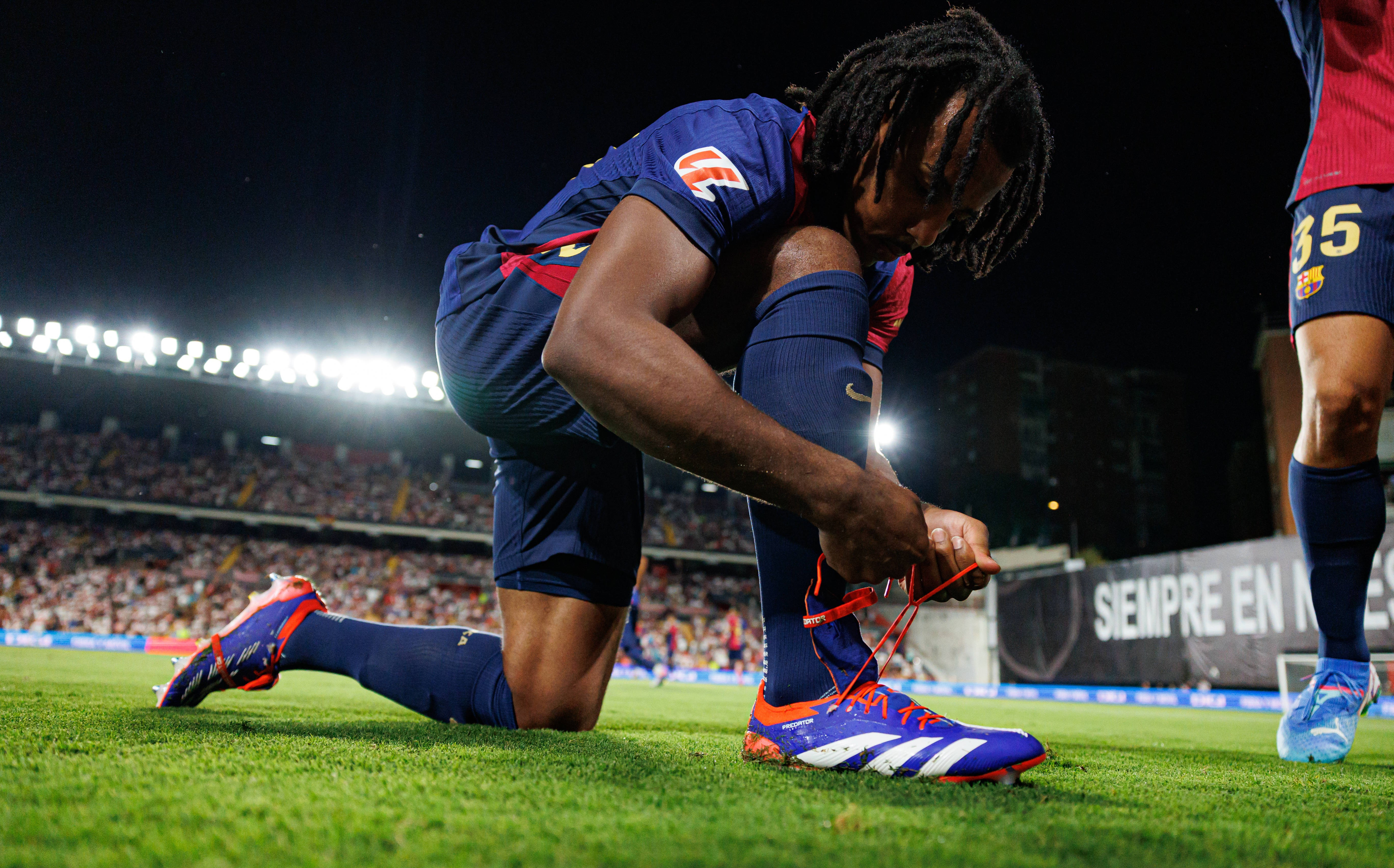 Șansă &icirc;n plus pentru Andrei Rațiu! Jules Kounde, pe lista unui club uriaș din Premier League