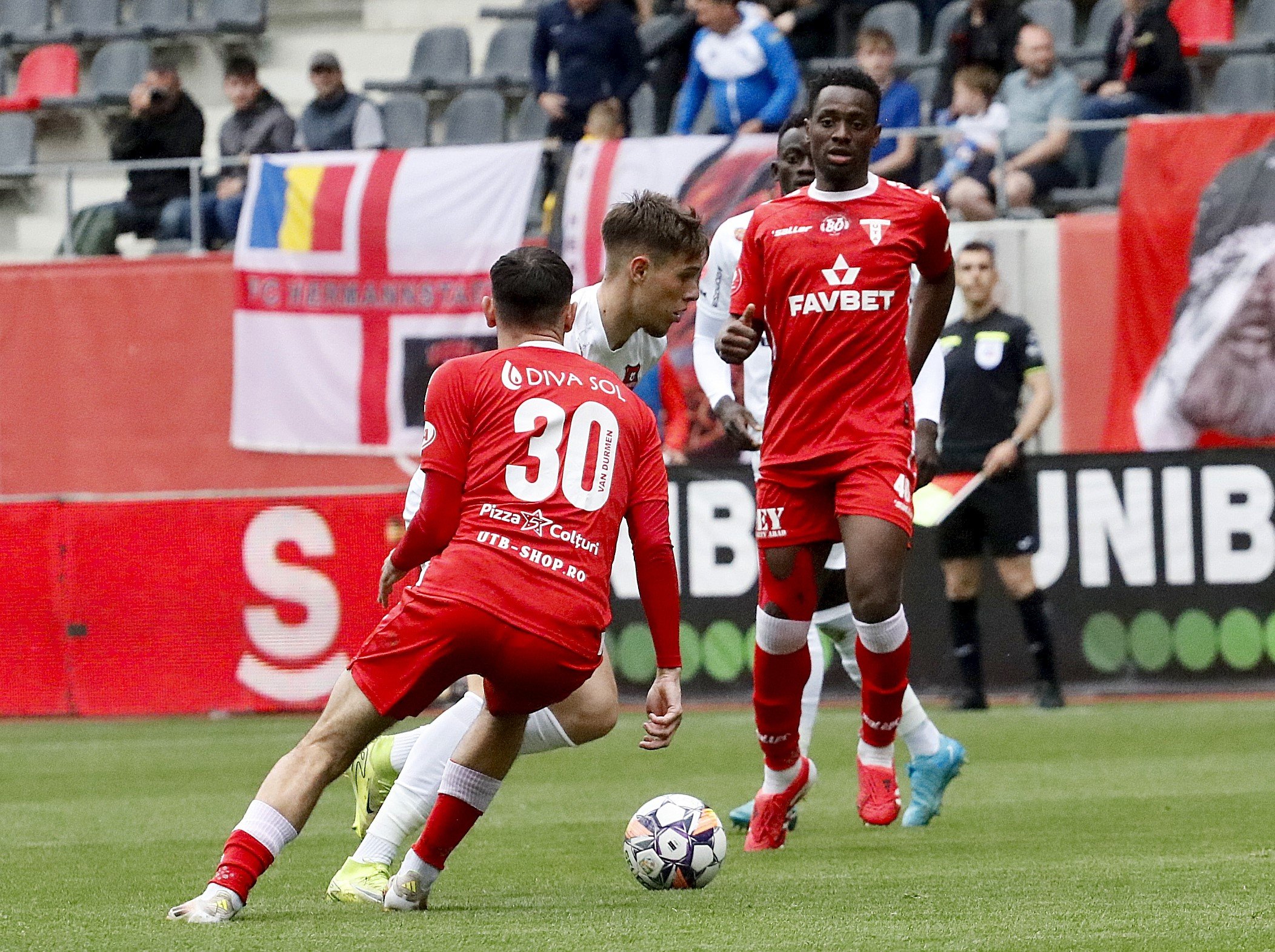 FC Hermannstadt - UTA Arad 3-0. Spectacol pe o ploaie torențială! Fanii arădeni au strigat: Demisia! Demisia!