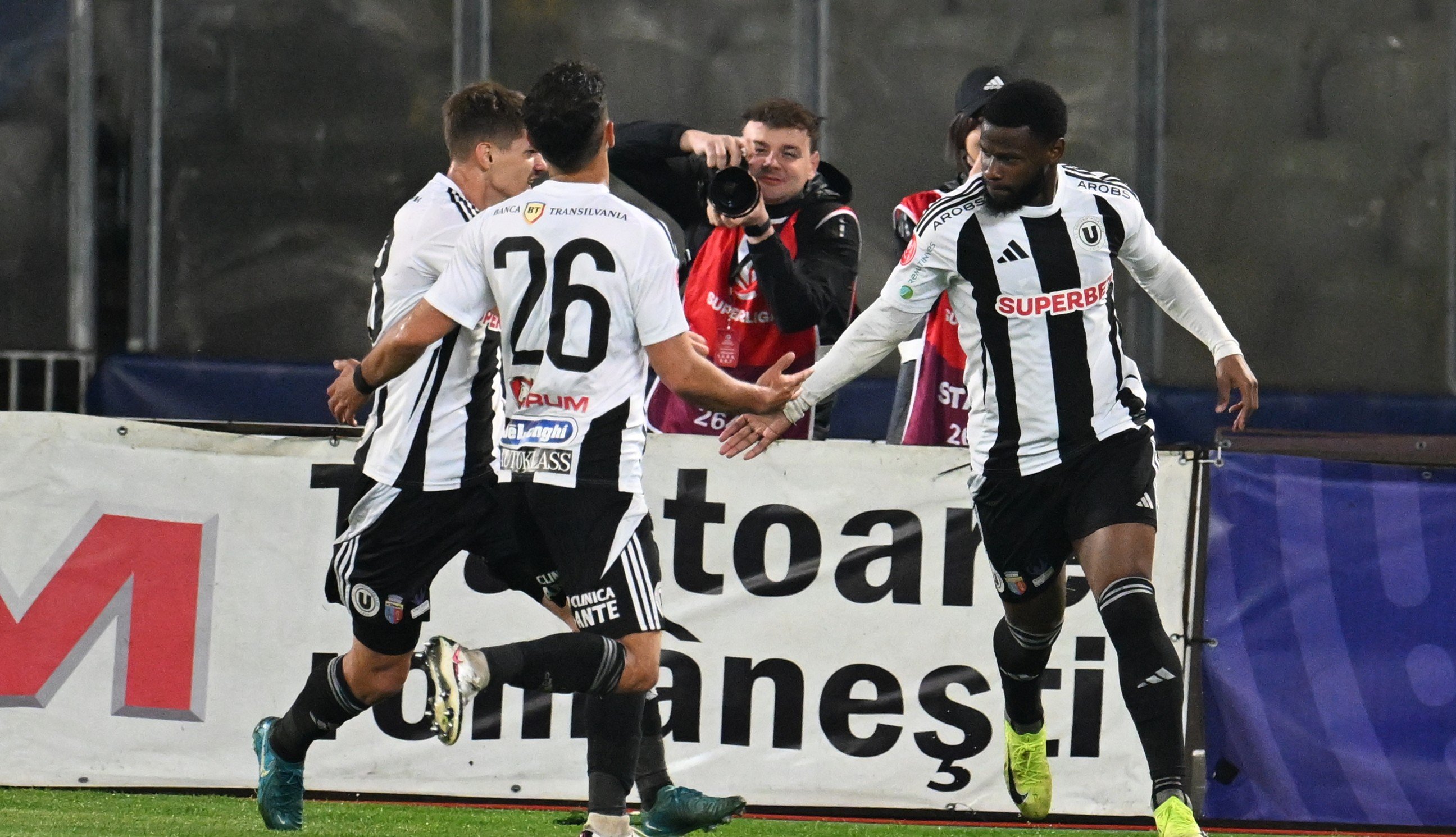 Universitatea cluj universitatea craiova play off superliga superbet 26042025