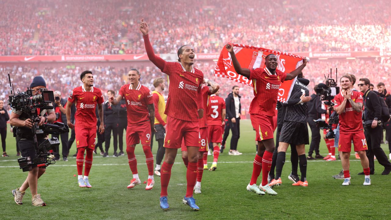 Liverpool, ”regina Angliei”! ”Cormoranii” au devenit matematic campioni după ce au umilit-o pe Tottenham Liverpool, ”regina Angliei”! ”Cormoranii” au devenit matematic campioni după ce au umilit-o pe Tottenham