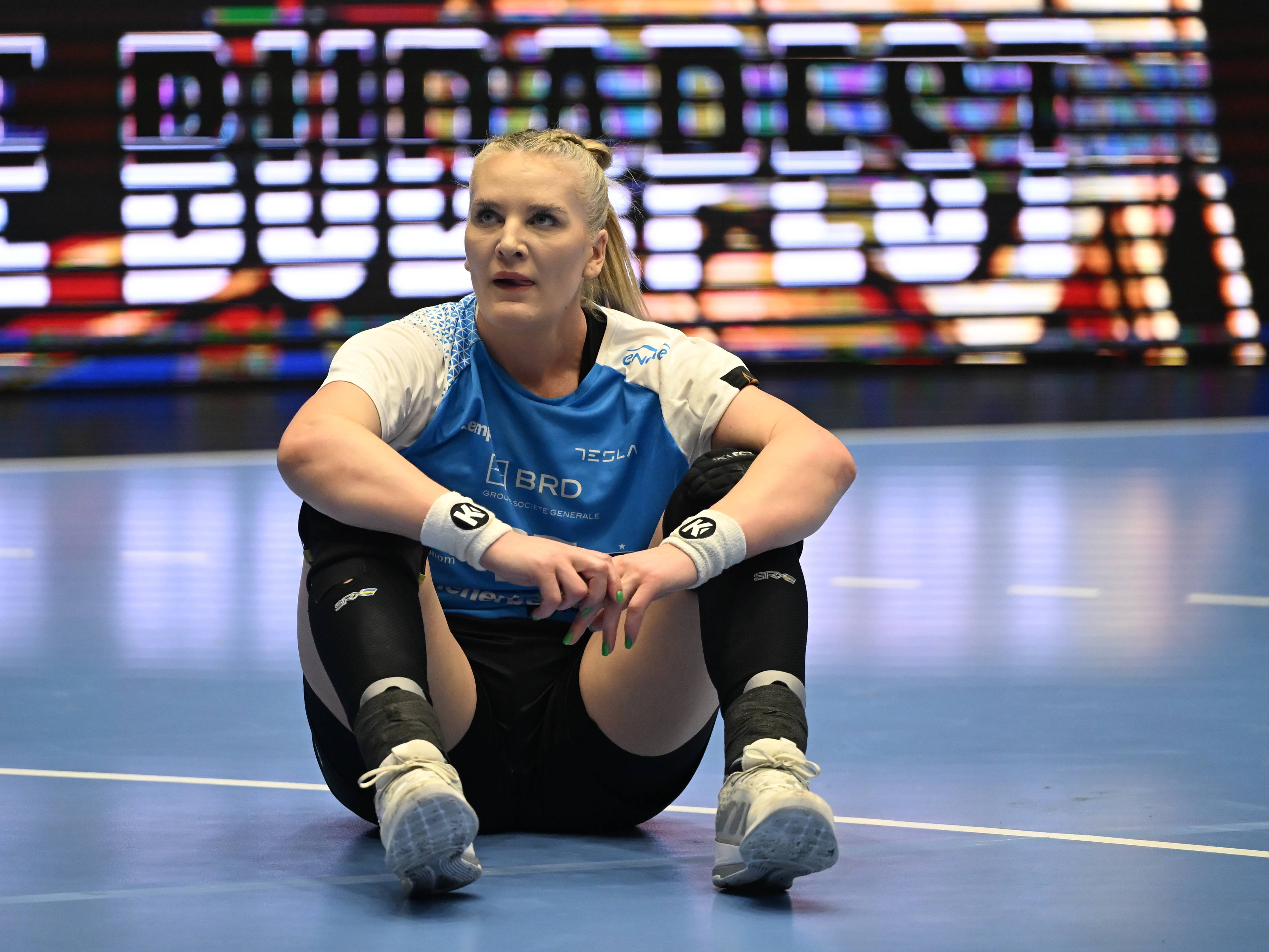 &bdquo;Mi-e greu să spun eu că am &icirc;nt&acirc;lnit pe cineva dur&rdquo; Impunătoarea Crina Pintea, la Poveștile Sport.ro, despre jocurile murdare de pe semicerc