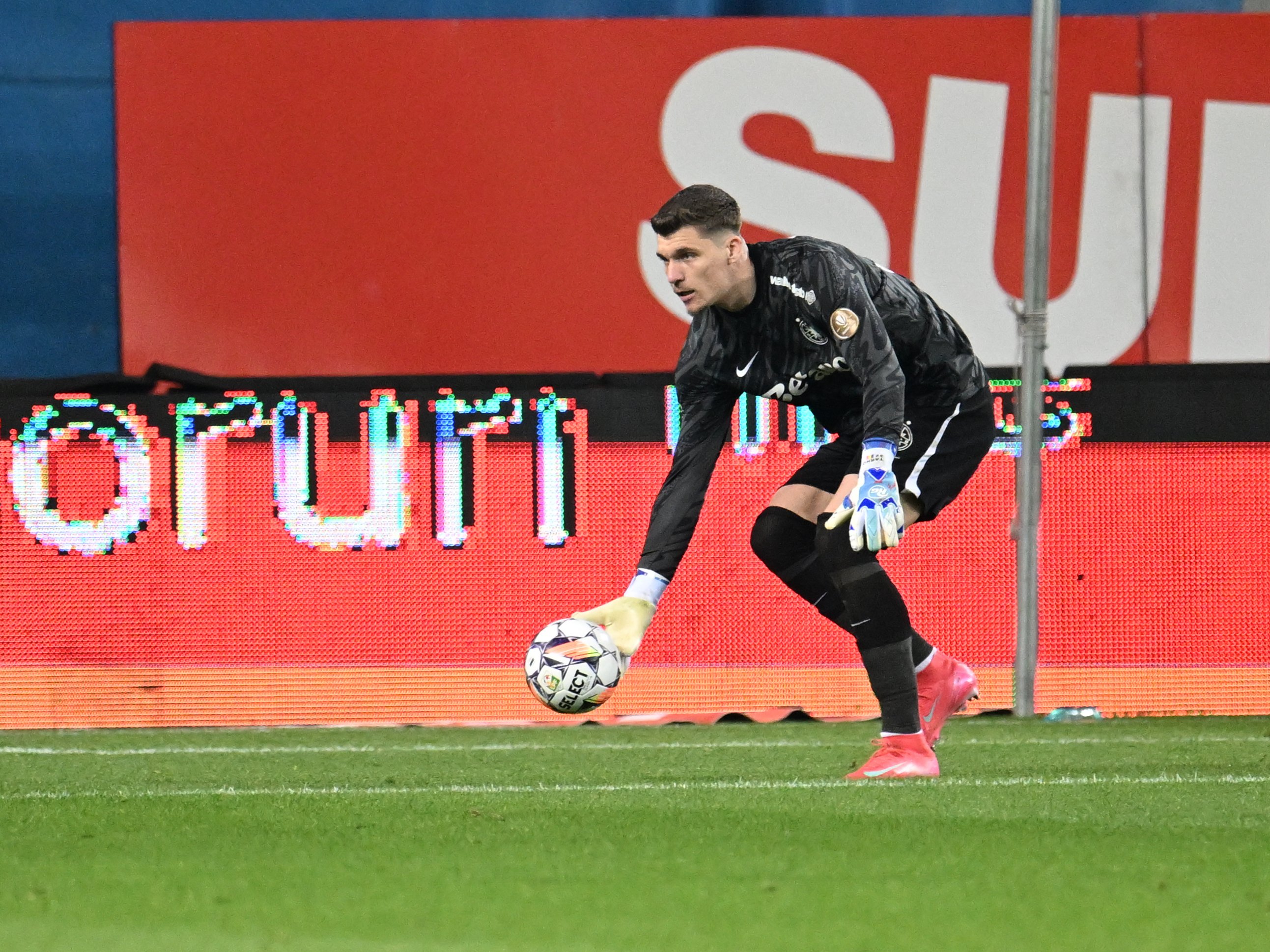 Antrenorul lui Dinamo anunță transferul carierei pentru portarul campioanei FCSB: Am aflat de mult timp. E adevărat