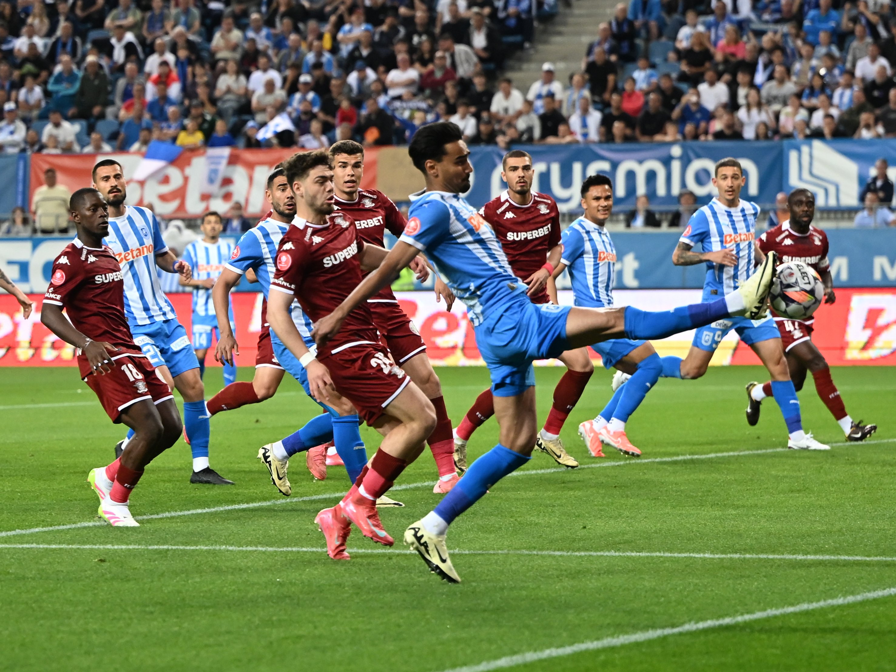 Rapid a reintrat &icirc;n cărți pentru cupele europene! Cum arată play-off-ul din Superligă după 2-1 cu Universitatea Craiova