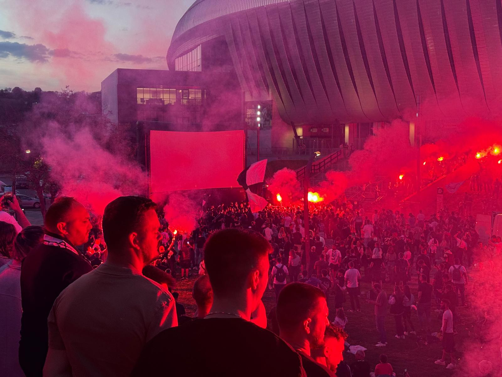 Show total! Ce au făcut fanii Universității Cluj, după ce au refuzat să meargă &icirc;n Gruia pentru CFR - U