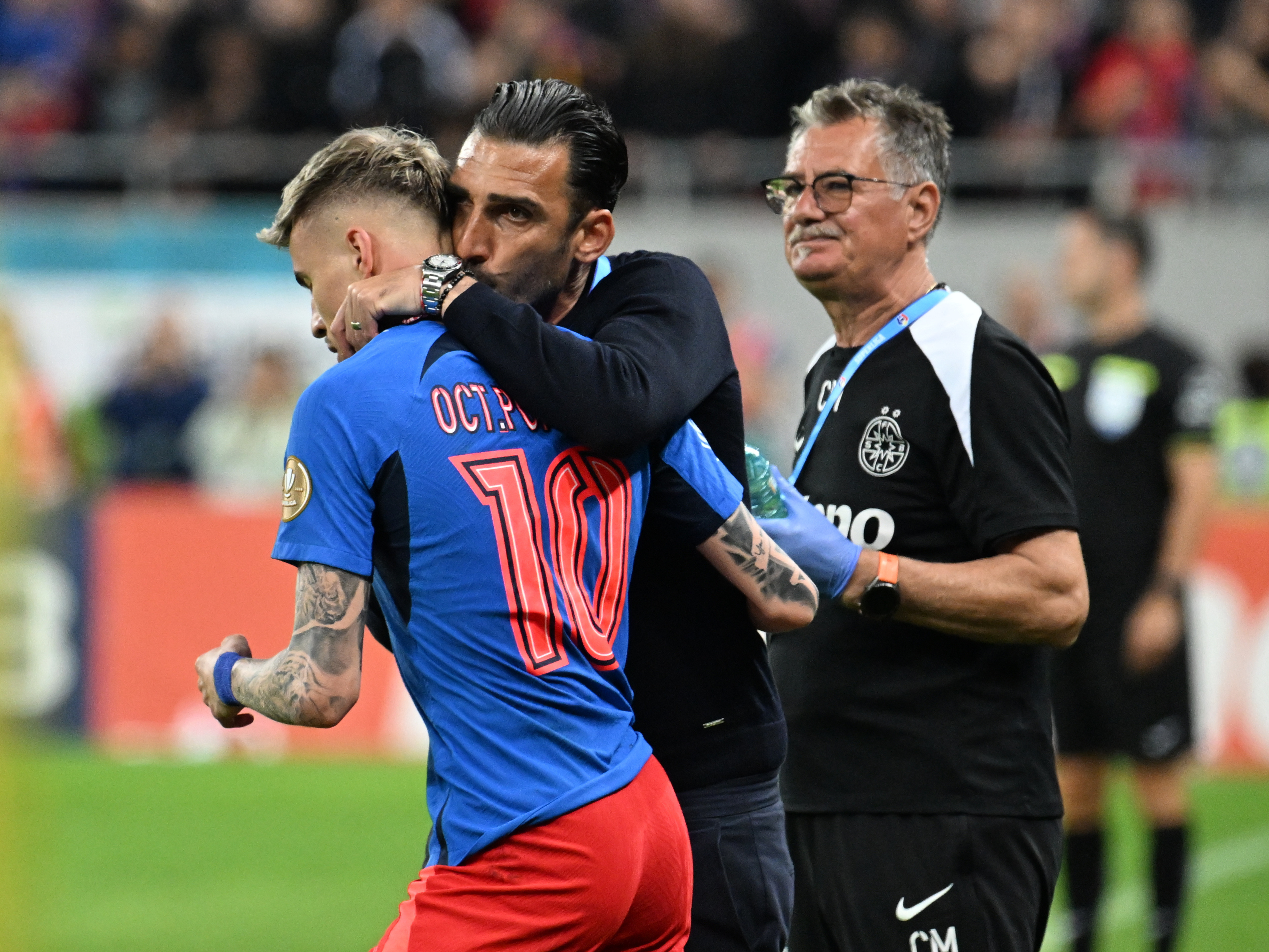 Dinamo, prinsă &icirc;n v&acirc;rtejul FCSB. Campioana n-are adversar &icirc;n play-off