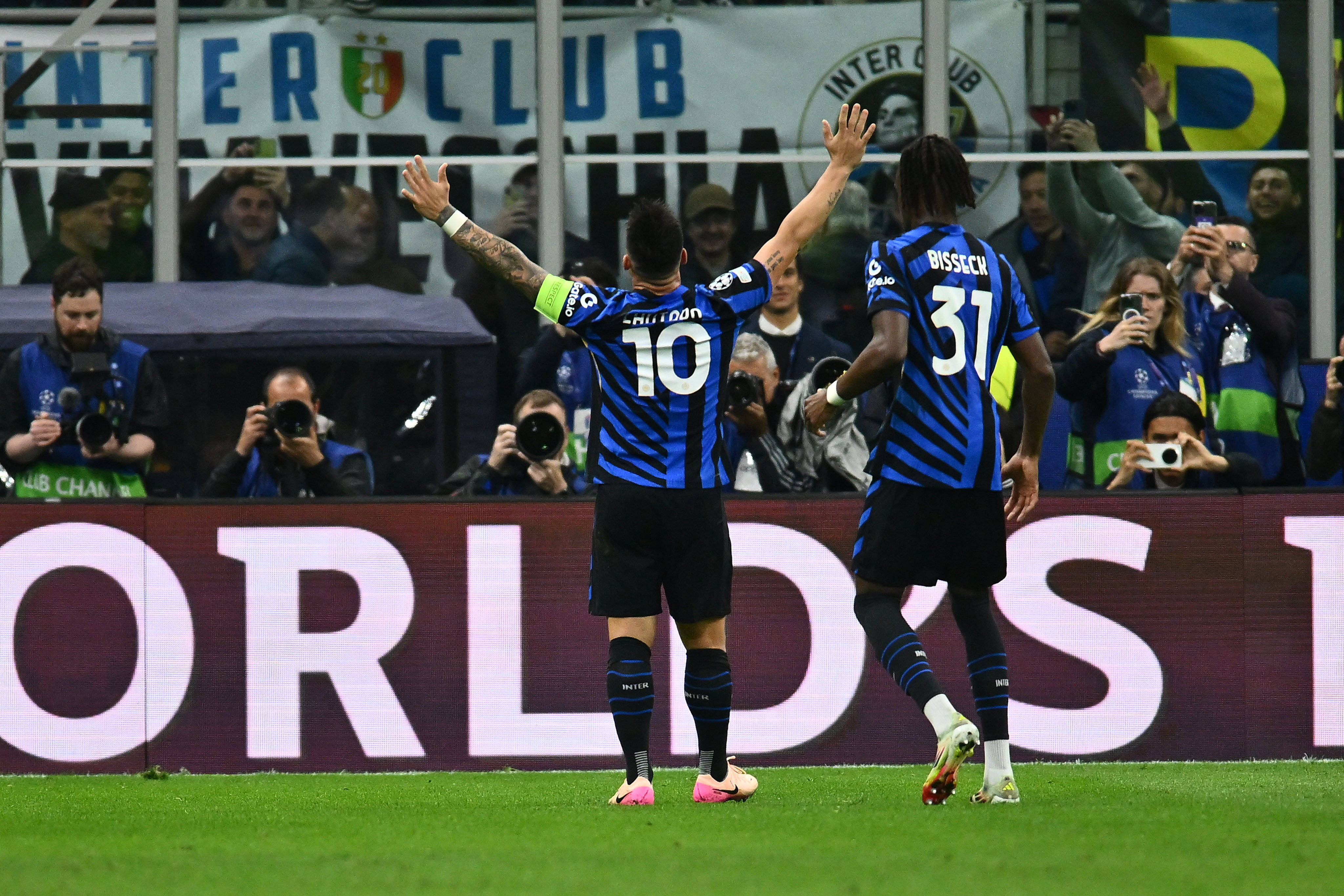 Gestul făcut de fanii lui Inter după ce italienii au &icirc;nscris &icirc;mpotriva Barcelonei &icirc;n returul semifinalei UCL