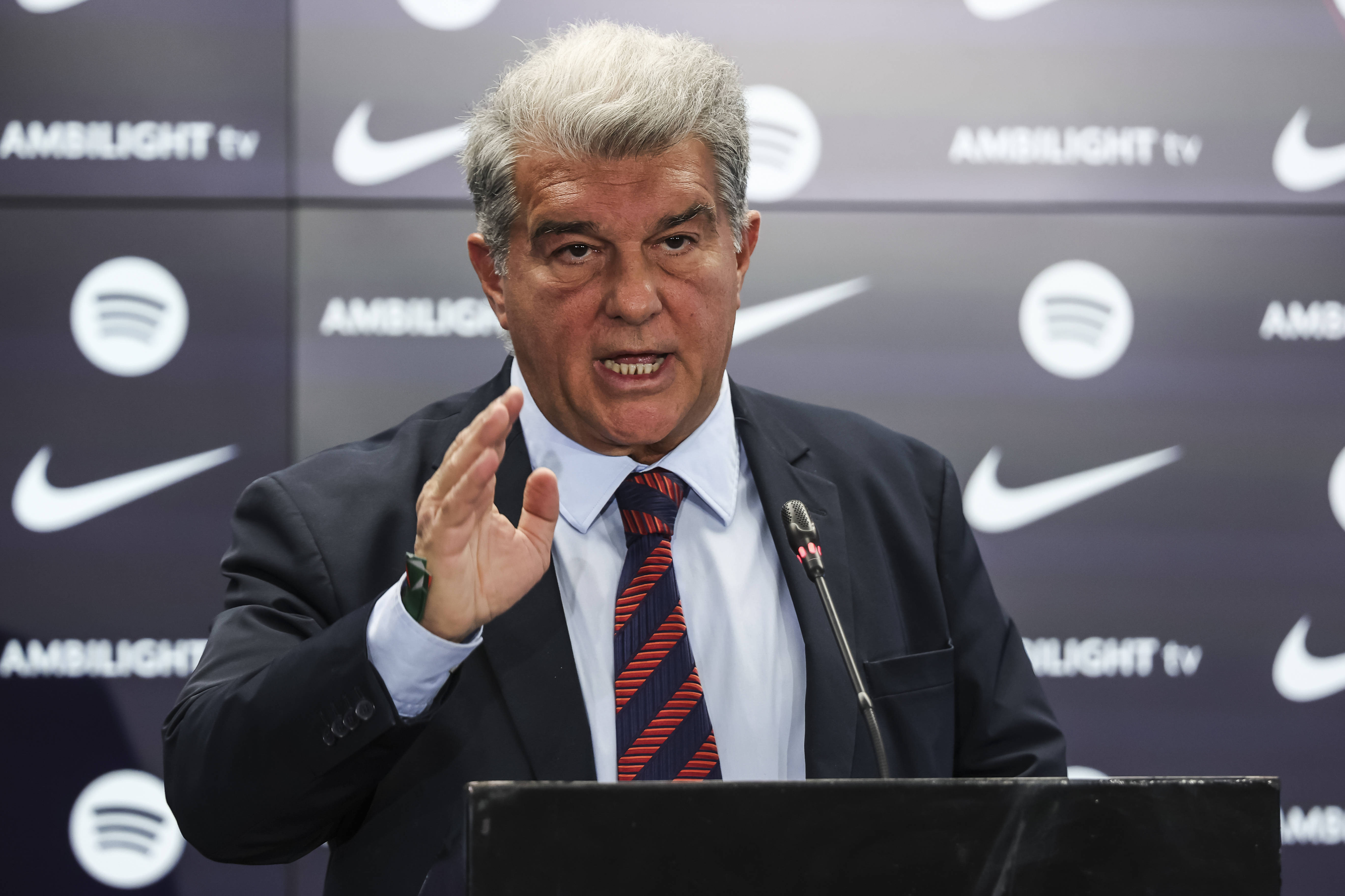 Laporta dă cărțile pe față! De ce a plecat gratis un jucător esențial pentru Hansi Flick