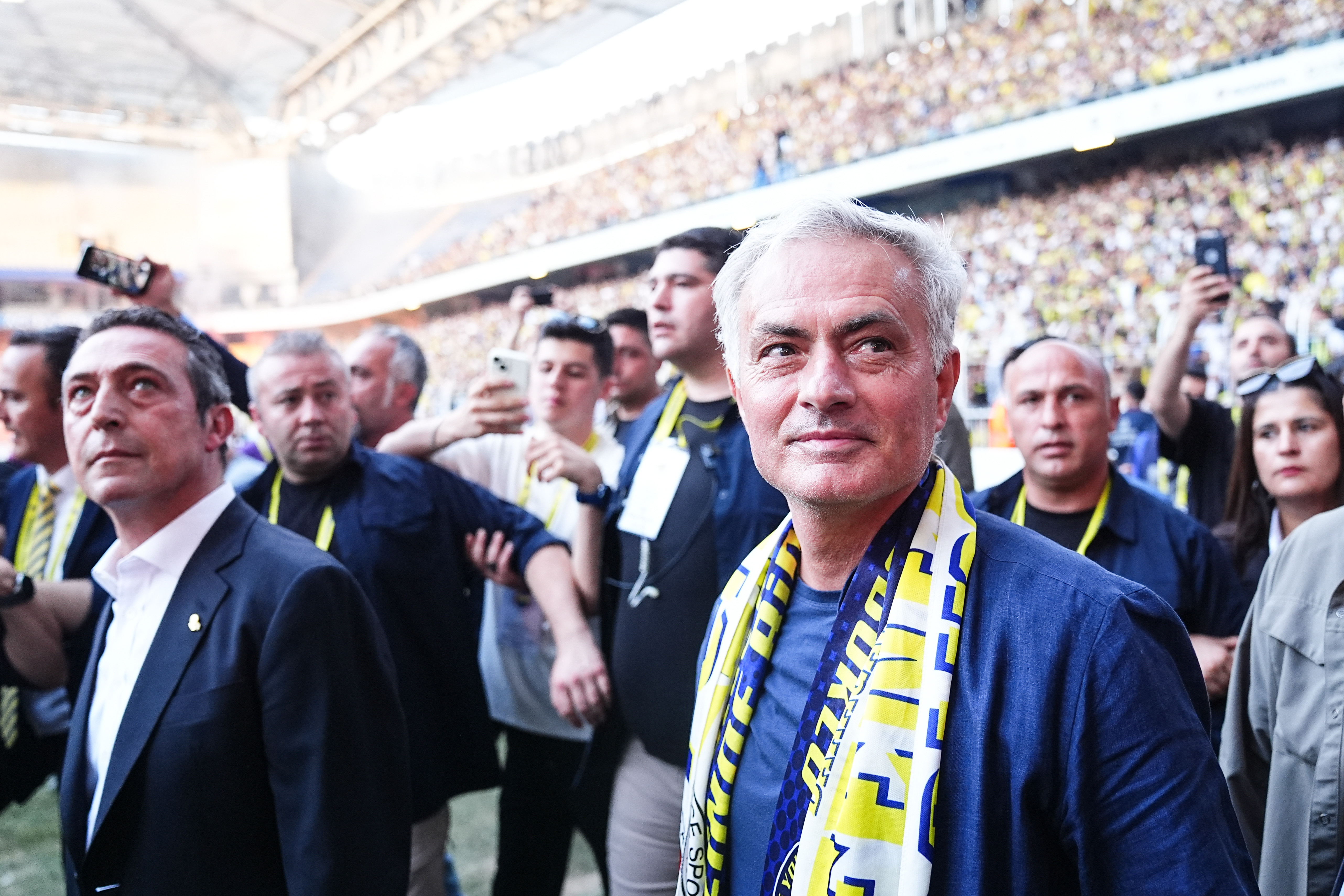 Răm&acirc;ne Mourinho? Președintele lui Fener a dat răspunsul și a dezvăluit o ofertă neverosimilă
