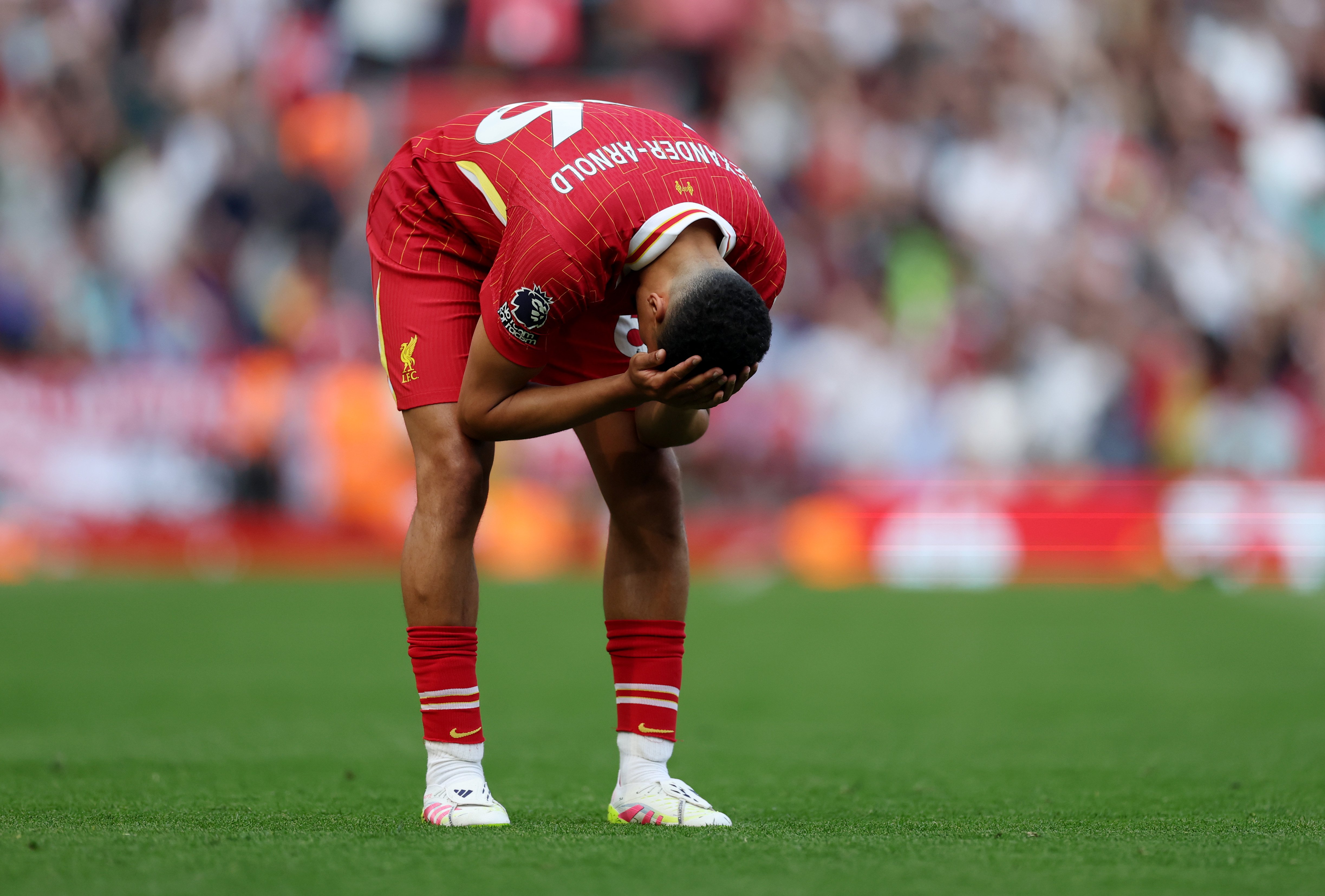Coșmar pentru Trent Alexander-Arnold: huiduit copios de fanii lui Liverpool după ce și-a anunțat plecarea