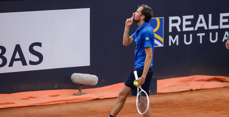 Public ostil &icirc;n turneele de tenis de la Roma: prin ce au trecut Medvedev și o jucătoare de numai 22 de ani