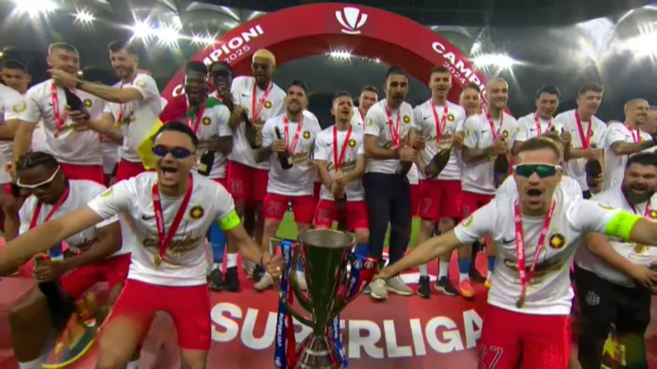 Imaginile fericirii pe Arena Națională! FCSB a ridicat trofeul de campioană a Rom&acirc;niei