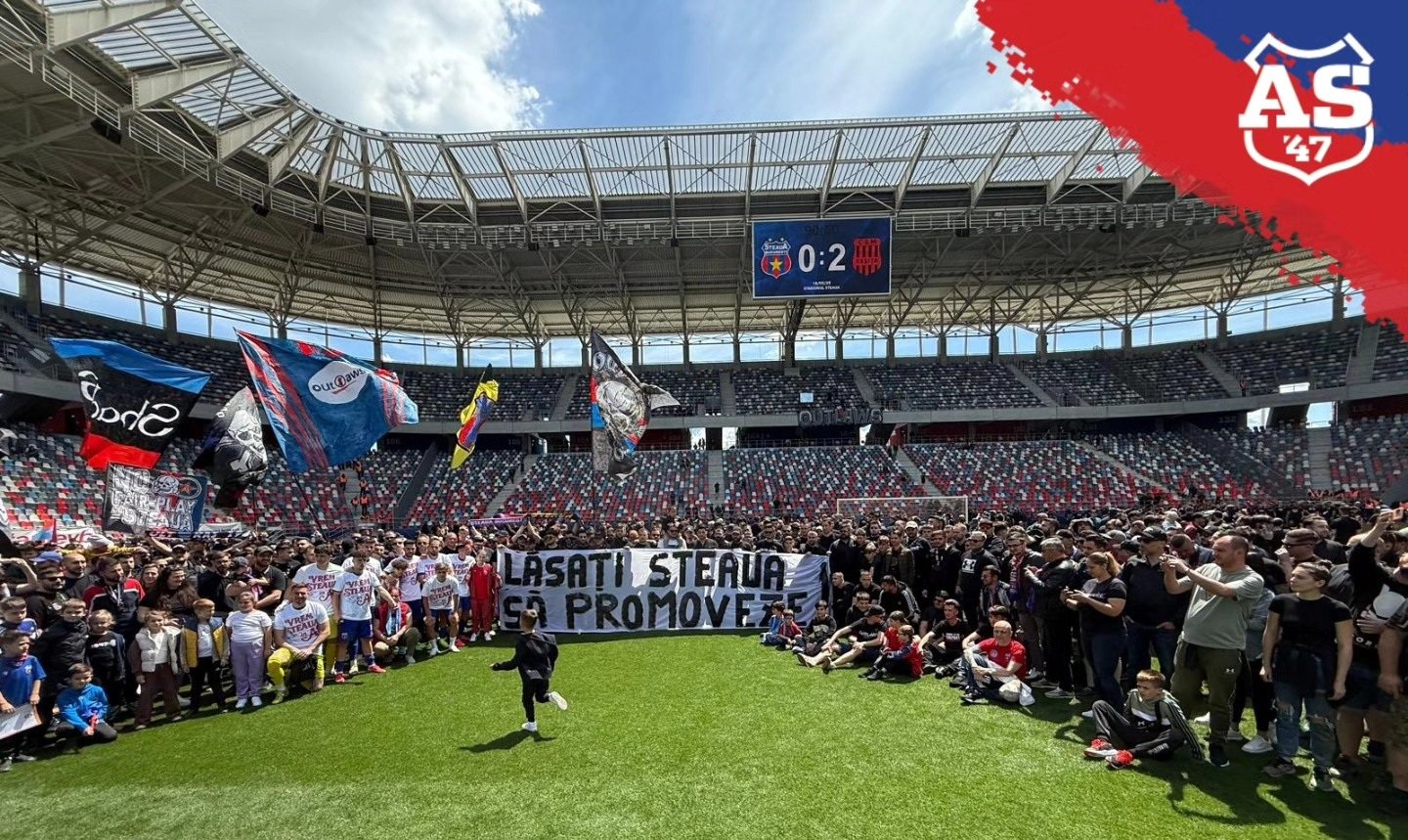 Fanii Stelei au pătruns pe teren și au avut un mesaj clar pentru FRF după ultima etapă din Liga 2