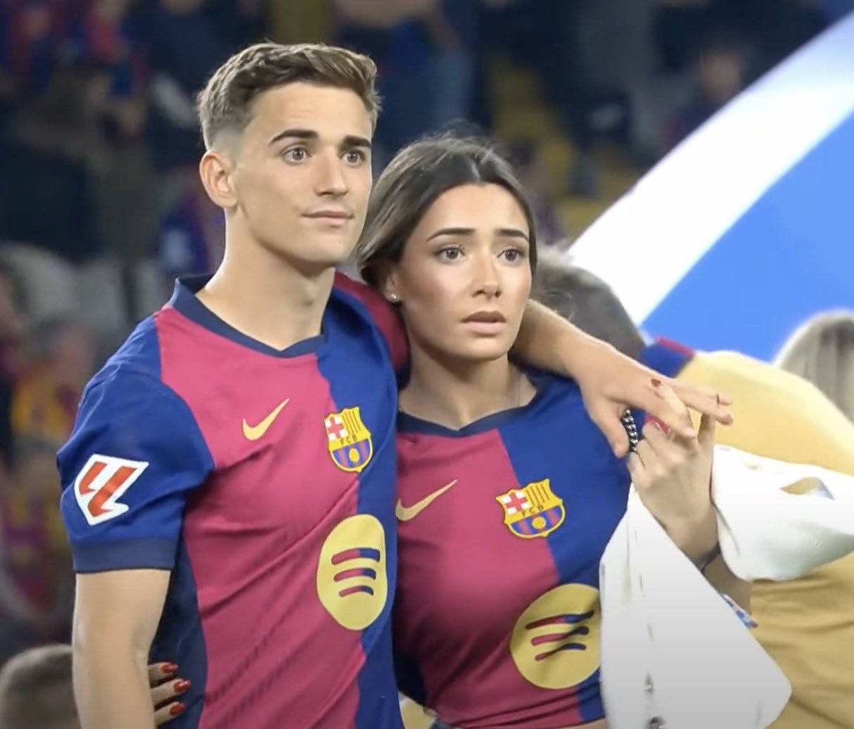 A atras toate privirile la petrecerea Barcelonei! Partenera starului catalanilor, de o frumusețe răpitoare