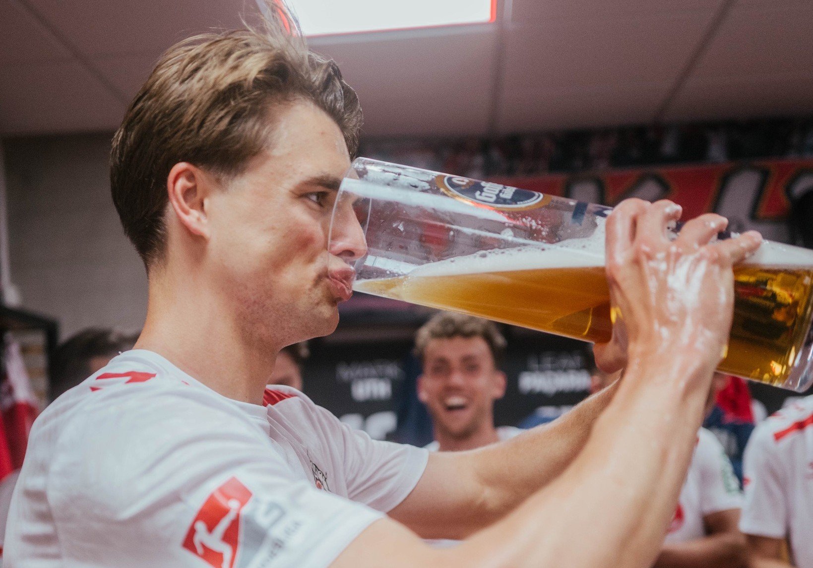 &rdquo;Țapi&rdquo; de bere! FC Koln a c&acirc;știgat divizia secundă și a promovat &icirc;n Bundesliga
