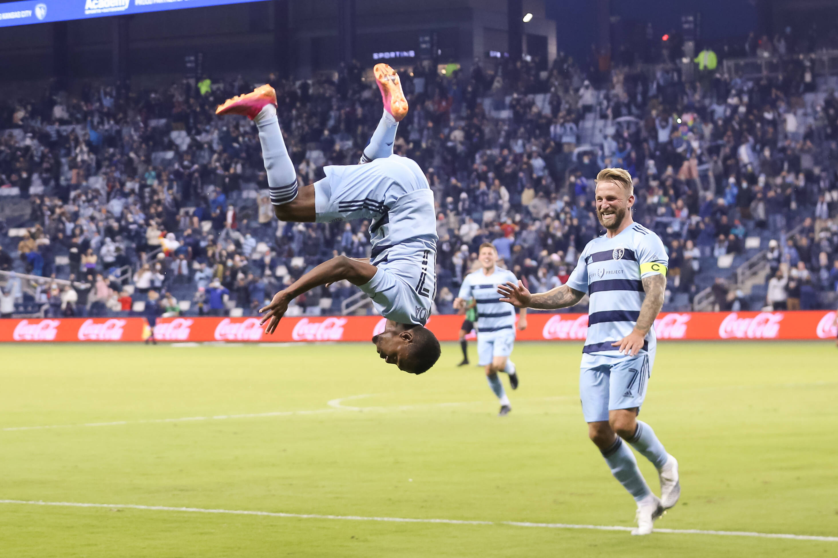 A murit fostul adversar al Rom&acirc;niei din preliminariile EURO 2024, cunoscut pentru felul acrobatic &icirc;n care sărbătorea golurile!