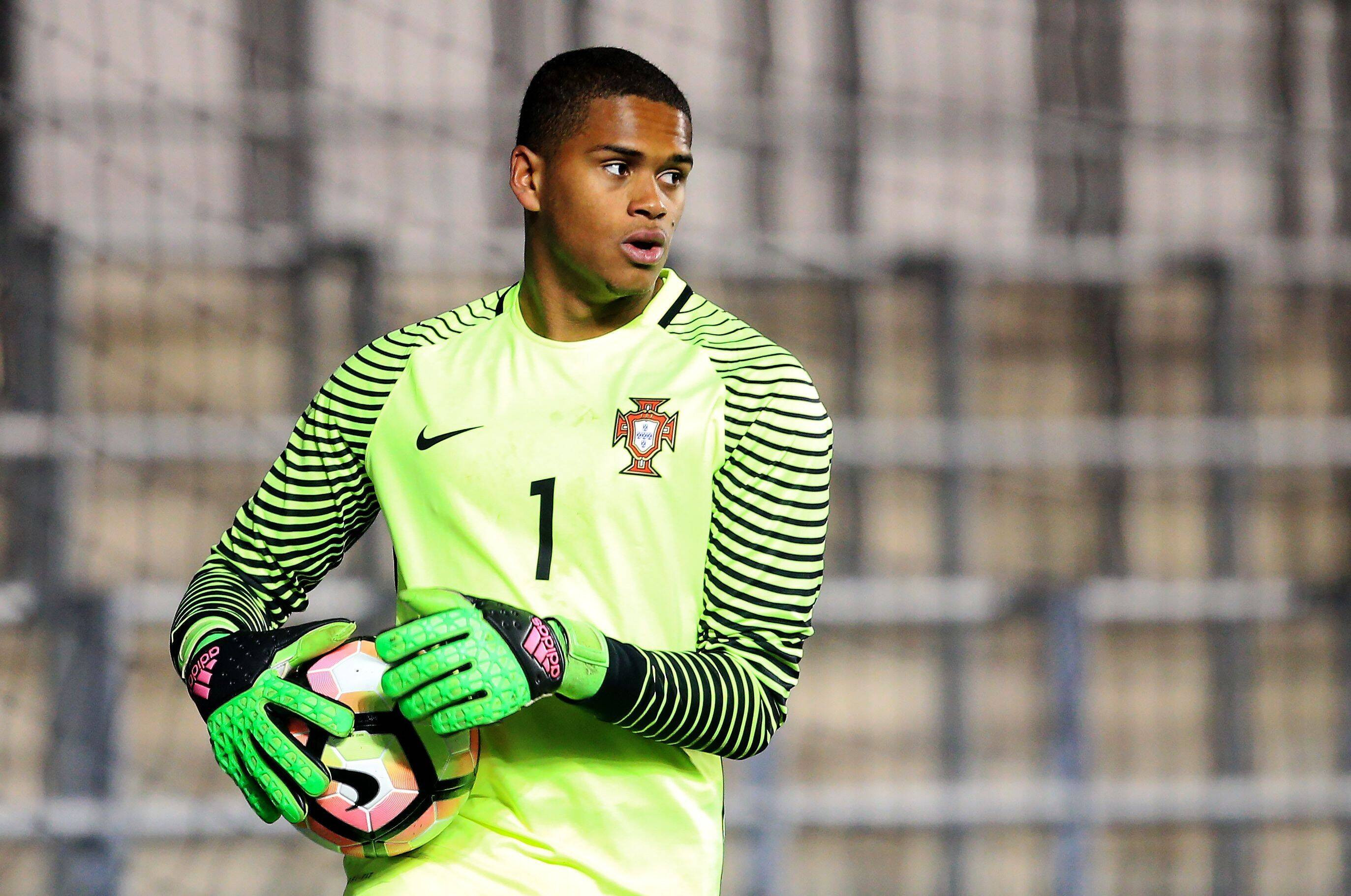 Căpitanul Benficăi, fost internațional portughez, a fost propus gratis la Universitatea Craiova!