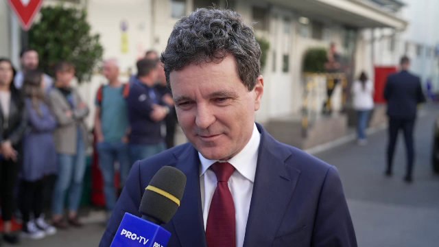 Nicușor Dan iubește fotbalul și vrea ca Rom&acirc;nia să se califice la Mondialul din 2026. Cum i-a numit pe tricolori