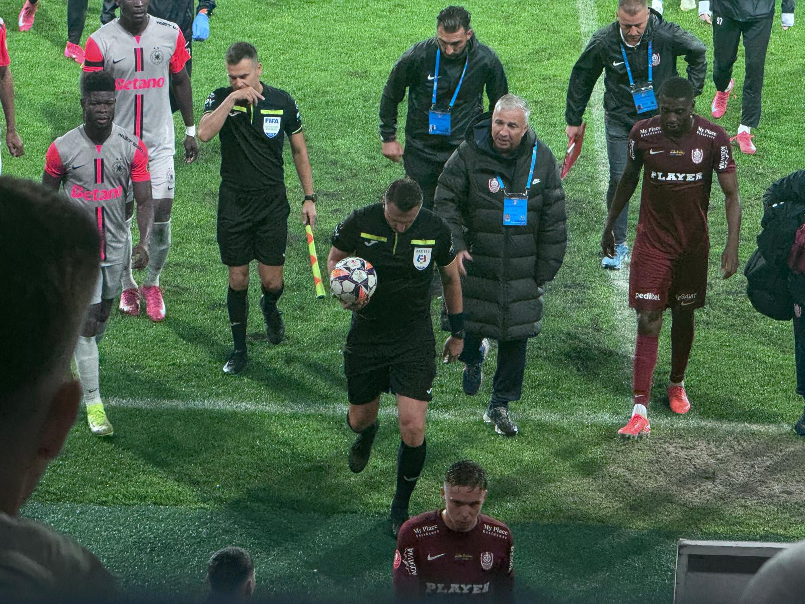 Dan Petrescu, un car de nervi! Ce a făcut la pauza meciului cu FCSB