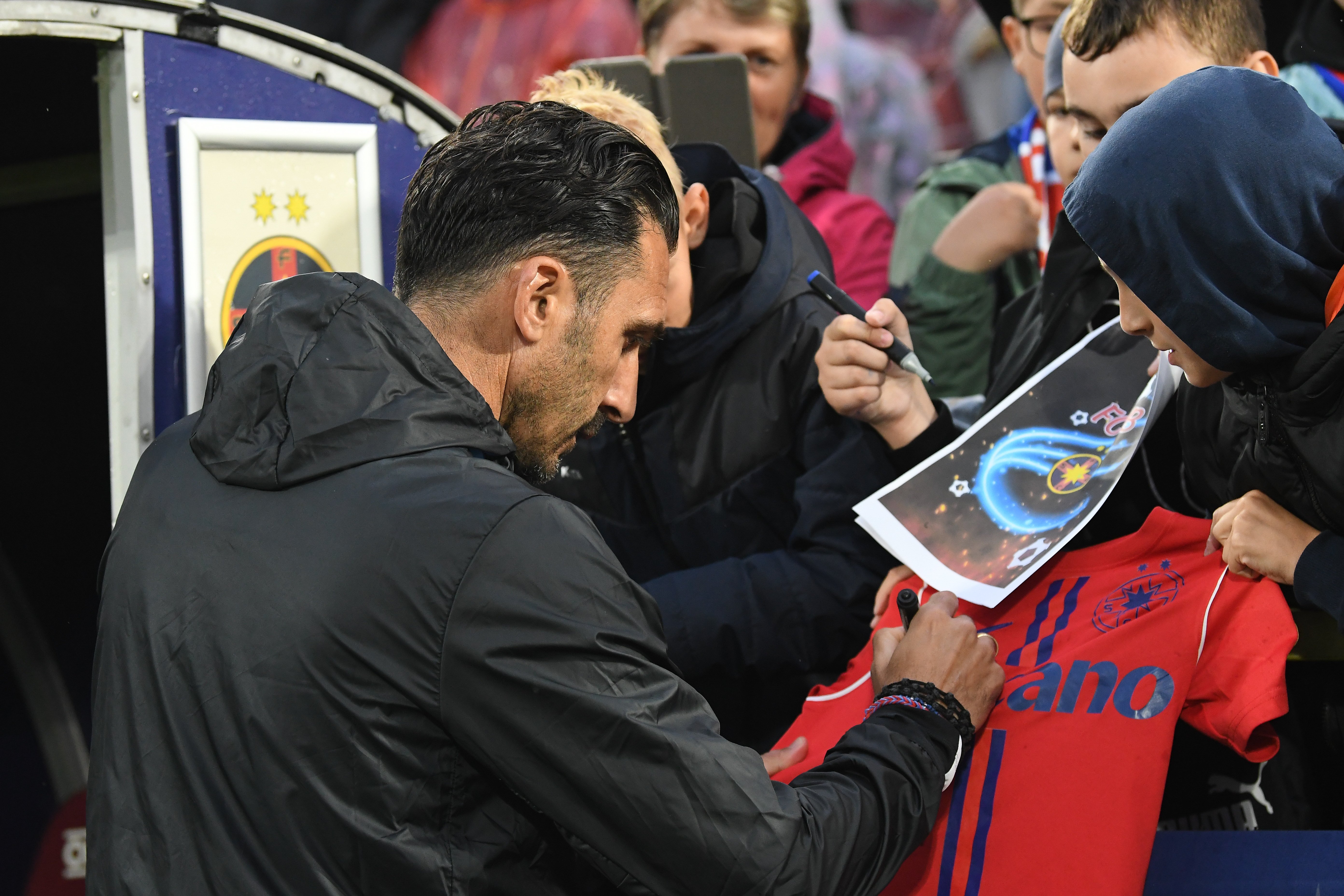 Elias Charalambous a dat autografe la Cluj!