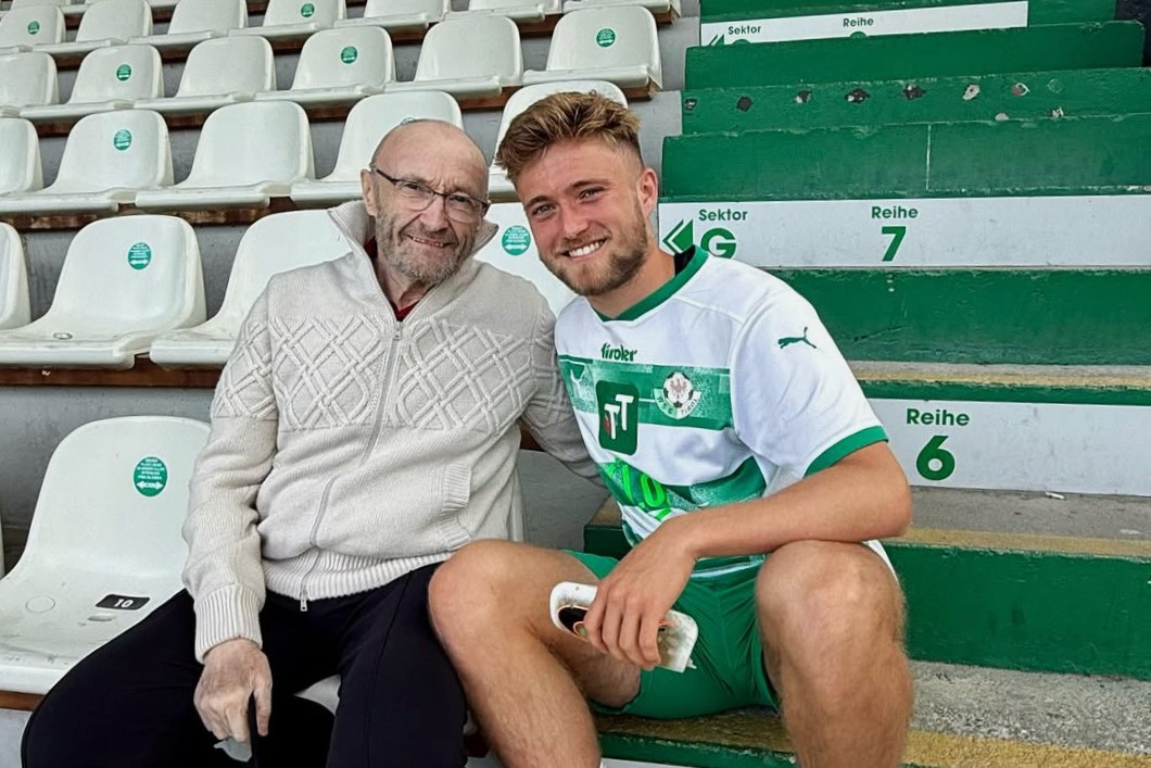 Fiul unui c&acirc;ntăreț legendar este fotbalist la o echipă din prima ligă austriacă!