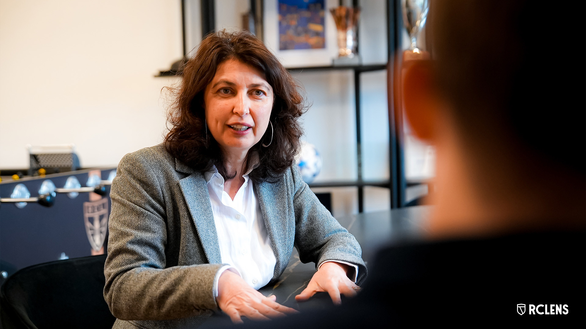 O rom&acirc;ncă din Piatra Neamț este una dintre cele mai importante persoane din fotbalul francez