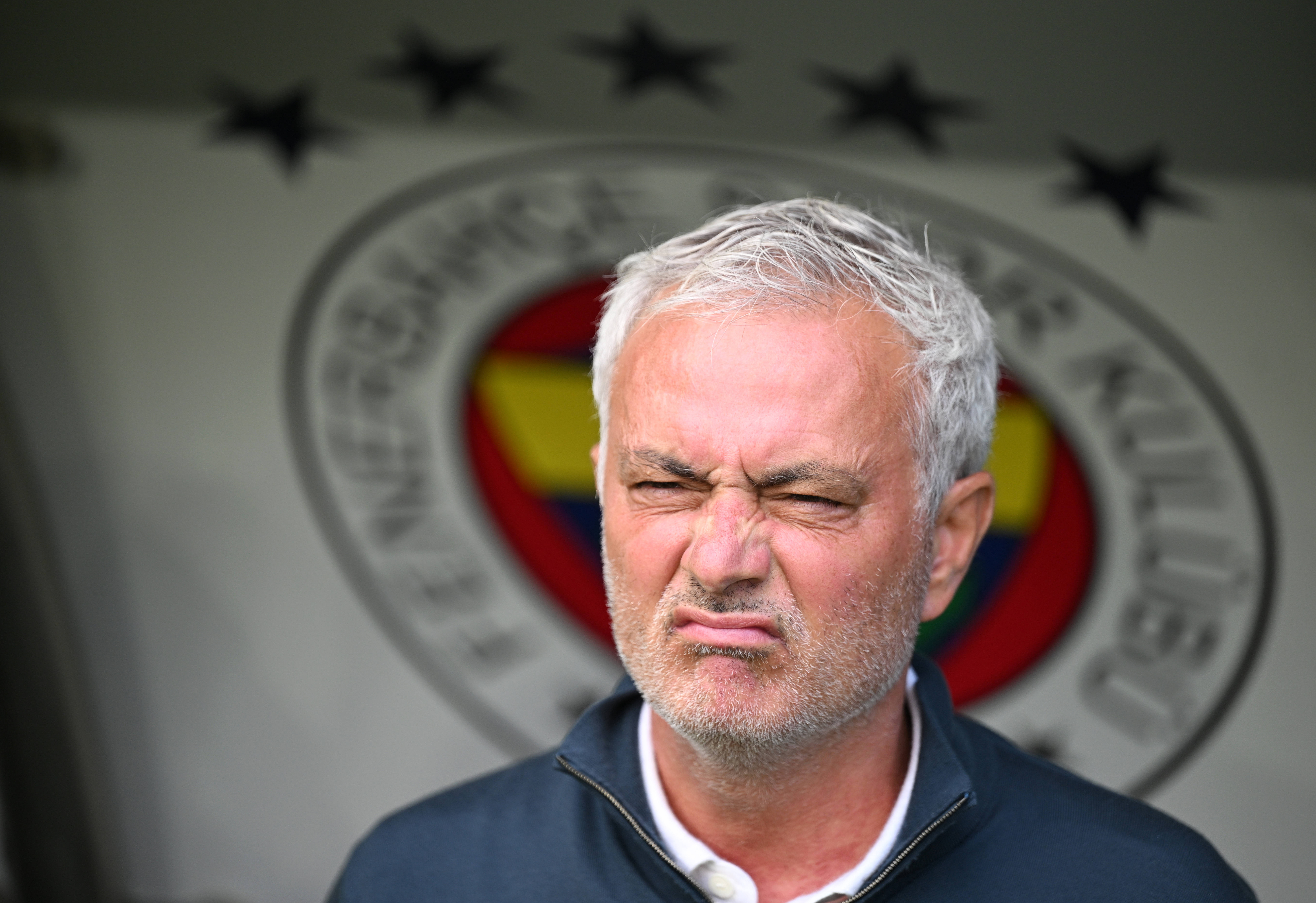 Usturător! C&acirc;t trebuie să plătească Fenerbahce pentru hotelul la care a fost cazat Jose Mourinho