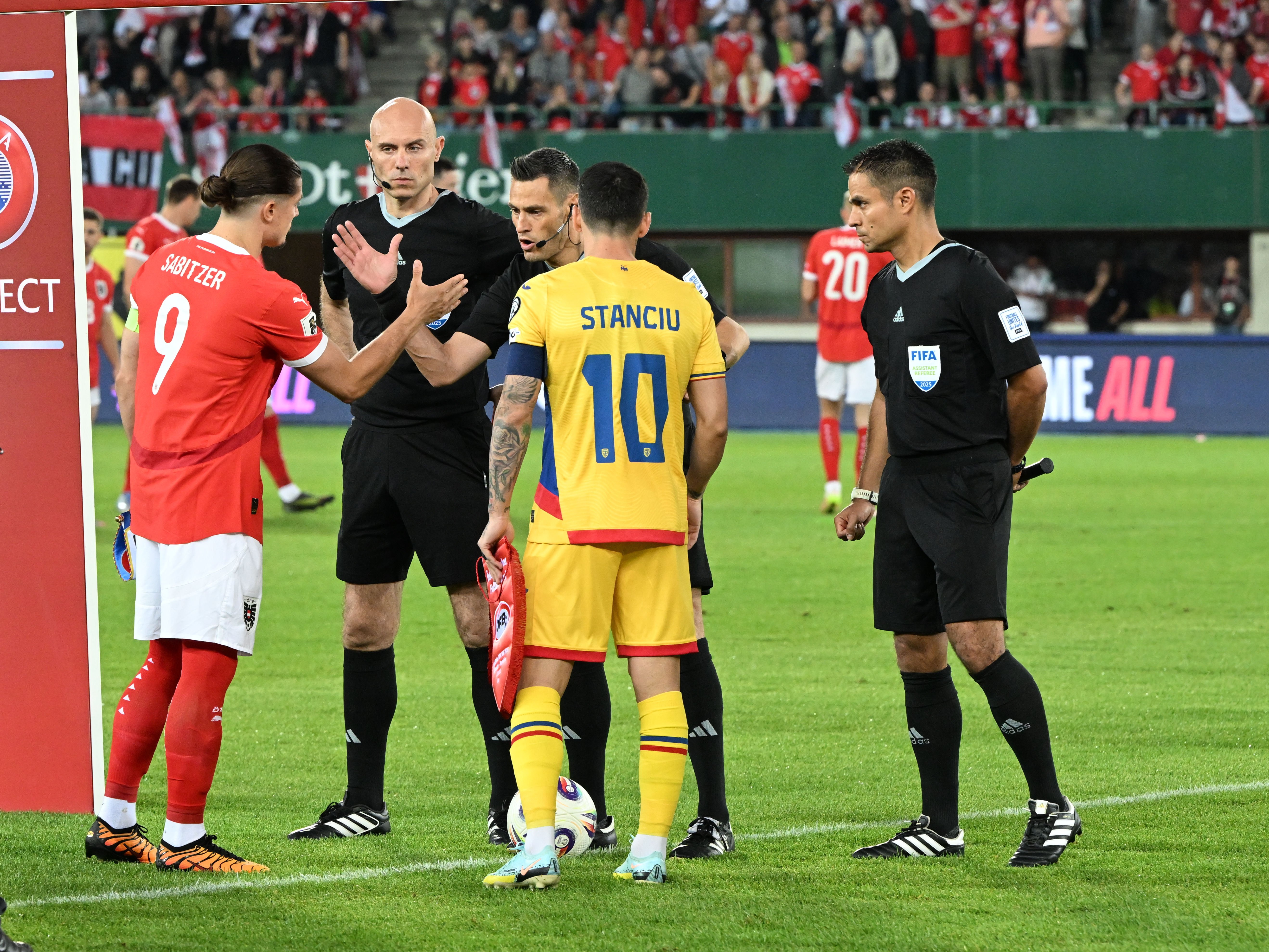 Lovitură totală pentru Mircea Lucescu! Selecționerul pierde căpitanul pentru meciul decisiv