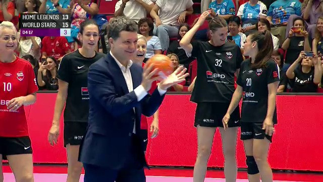Nicușor Dan, show total la Gala Neagu! Președintele a fost chemat să arunce de la 7 metri