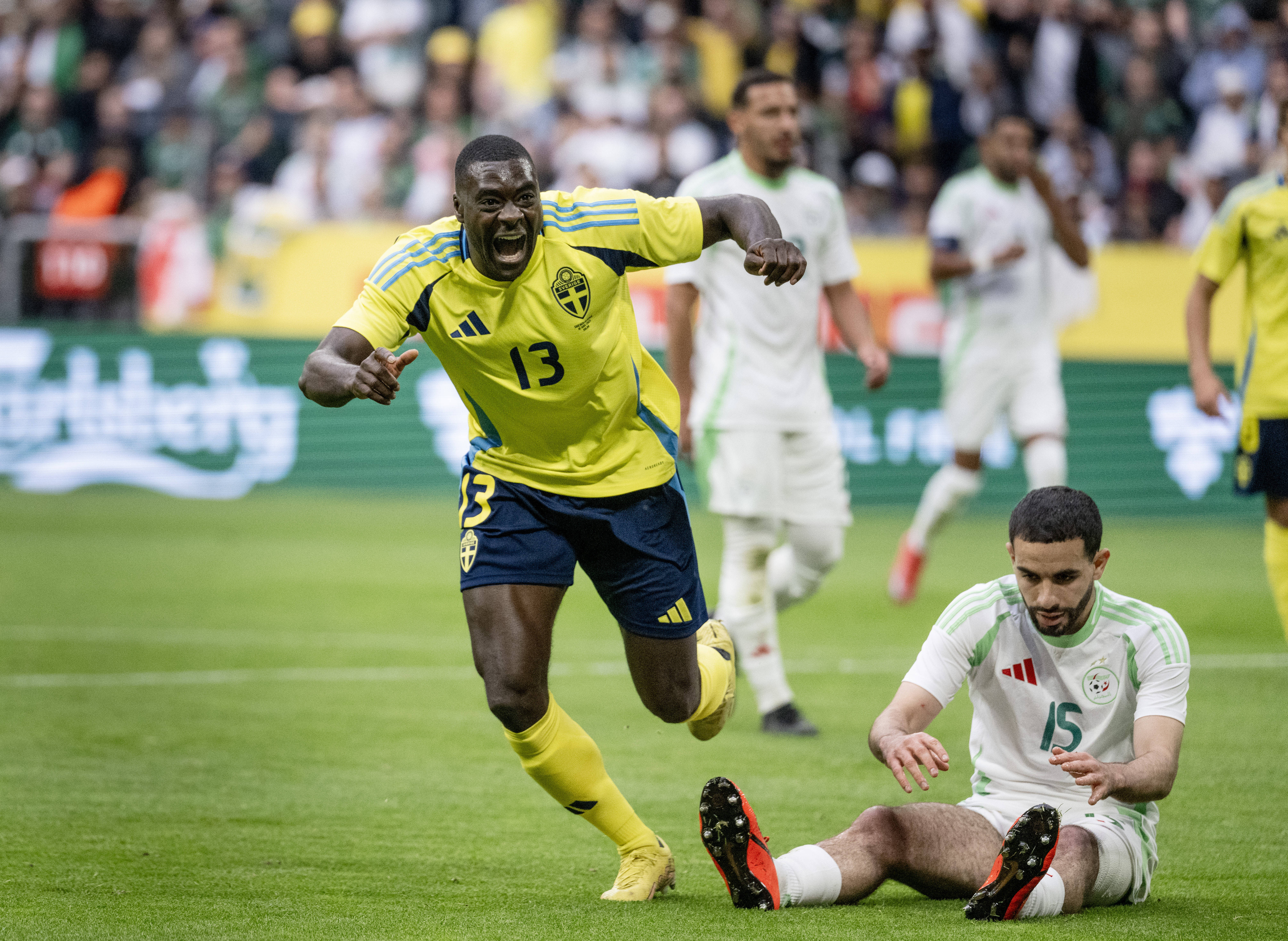 Ken Sema, internaționalul suedez cu tulburare de vorbire, hat-trick &icirc;ntr-un thriller cu 7 goluri!