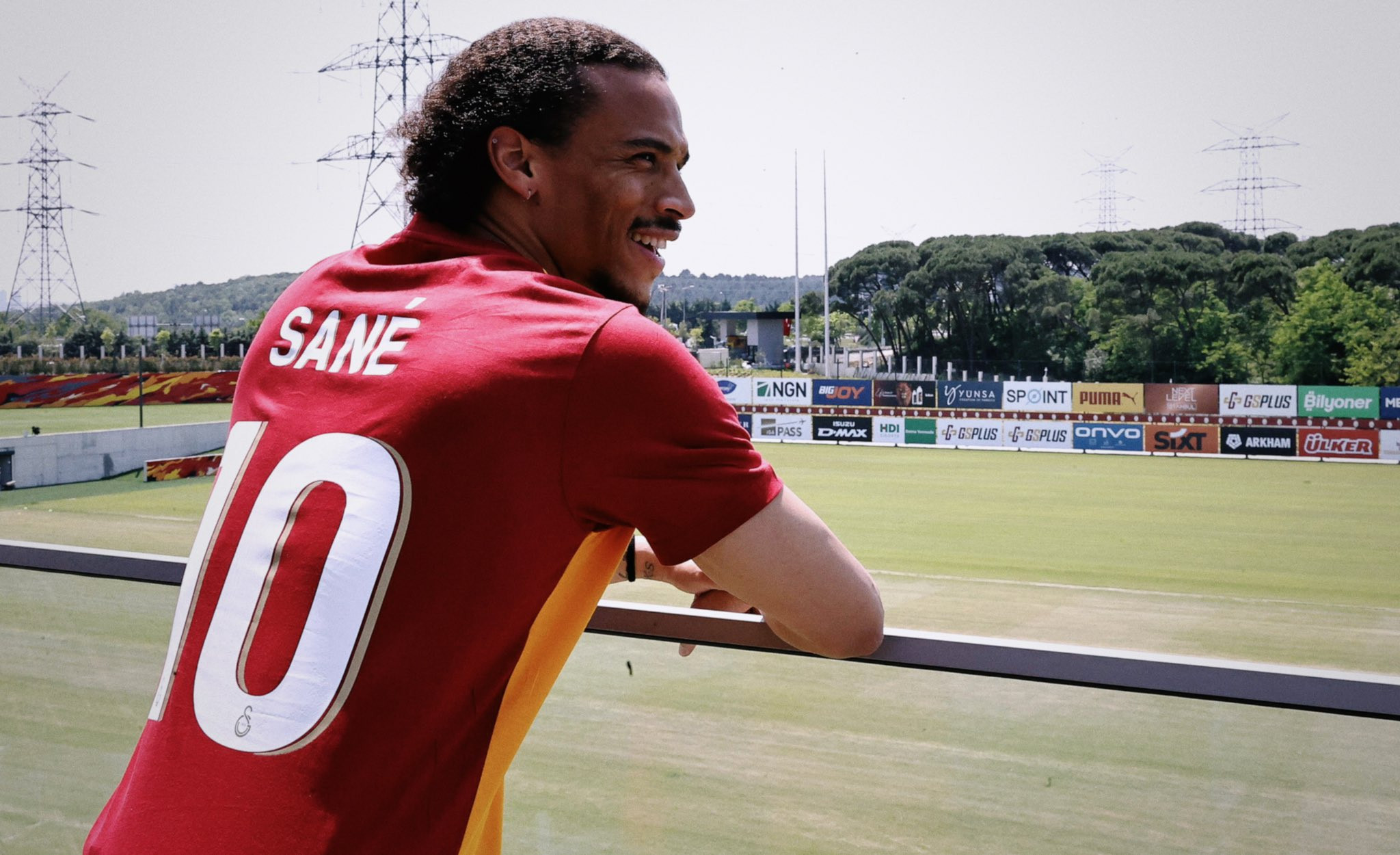 Leroy Sane, prezentat la noua echipă cu tot cu salariul anual! &rdquo;G&uuml;naydın Şampiyon&rdquo;