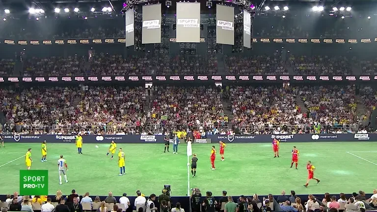 Primele 5 minute din meciul lui Ronaldinho de la Cluj! (VOYO & Pro Arena)