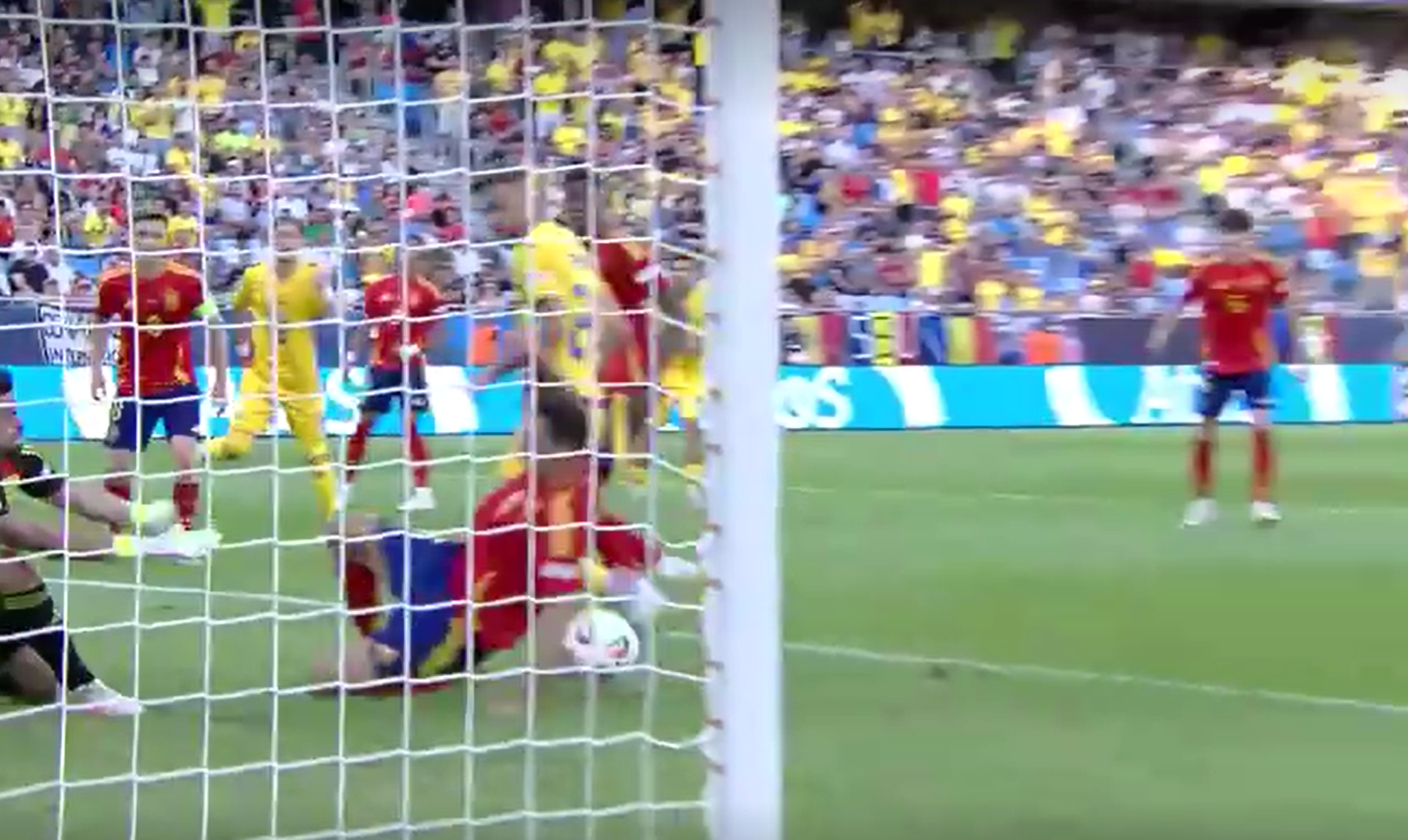 &bdquo;Tricolorii mici&rdquo; au cerut penalty! Perianu a ratat două ocazii imense și mingea a fost atinsă cu m&acirc;na