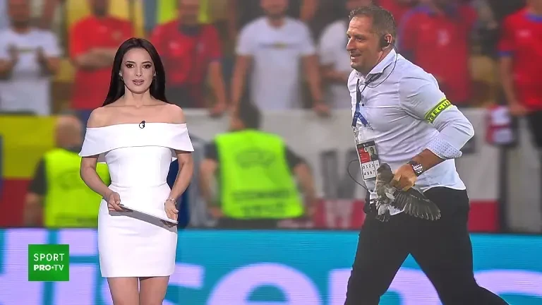 Un porumbel a întrerupt meciul Germaniei la Europeanul de Tineret. România joacă marți cu Slovacia, pe Pro TV și Voyo. (16.06.2025)