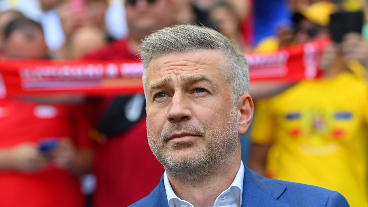 Rom&acirc;nii optimi. Degeaba avem suflet dacă nu avem talent. Și degeaba avem un Sir Edward pe bancă dacă ne arbitrează un șpăgar