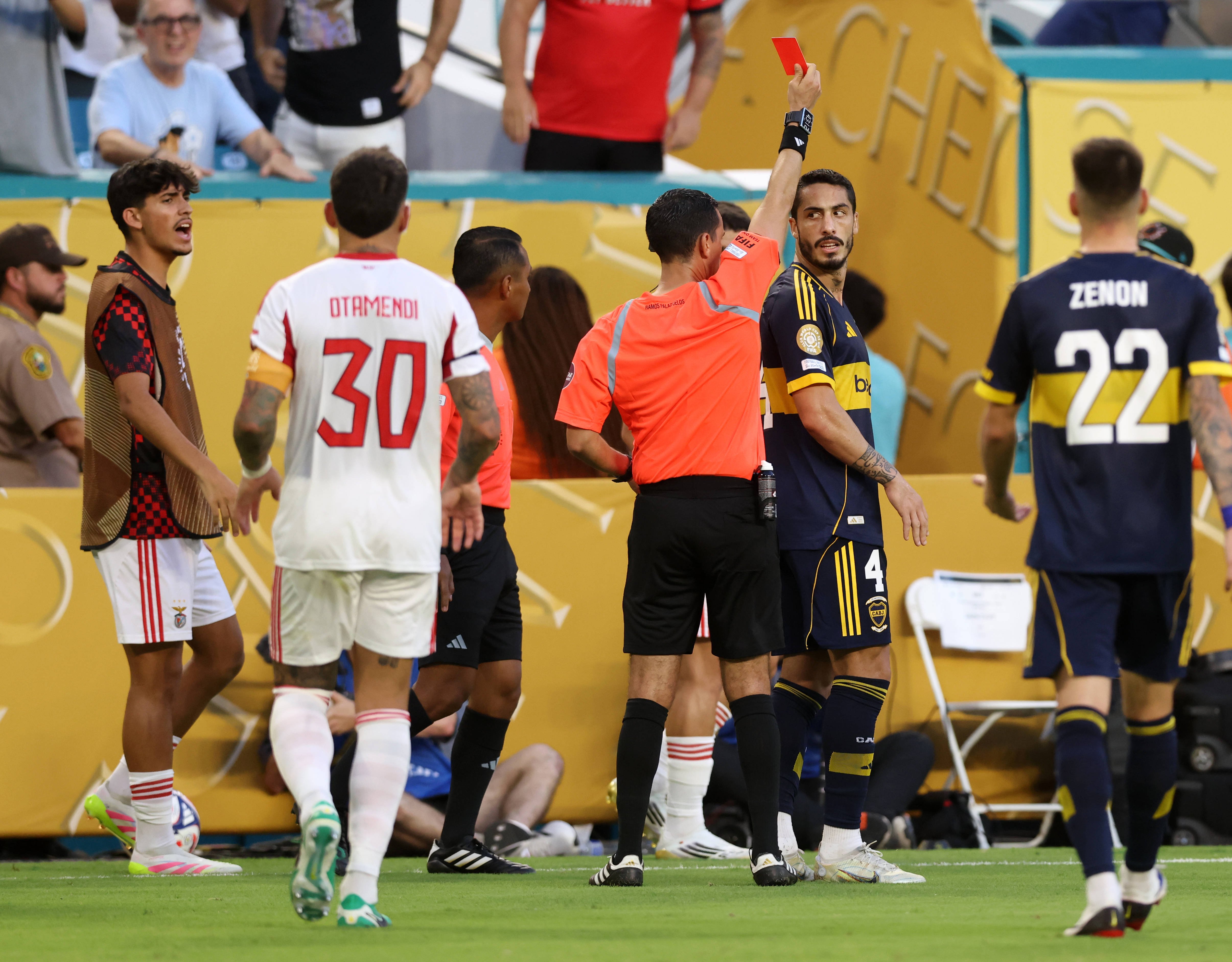 Boca Juniors, &rdquo;arsă&rdquo; de FIFA! Doi fotbaliști au fost supendați drastic după eliminările din meciul cu Benfica de la FIFA Club World Cup