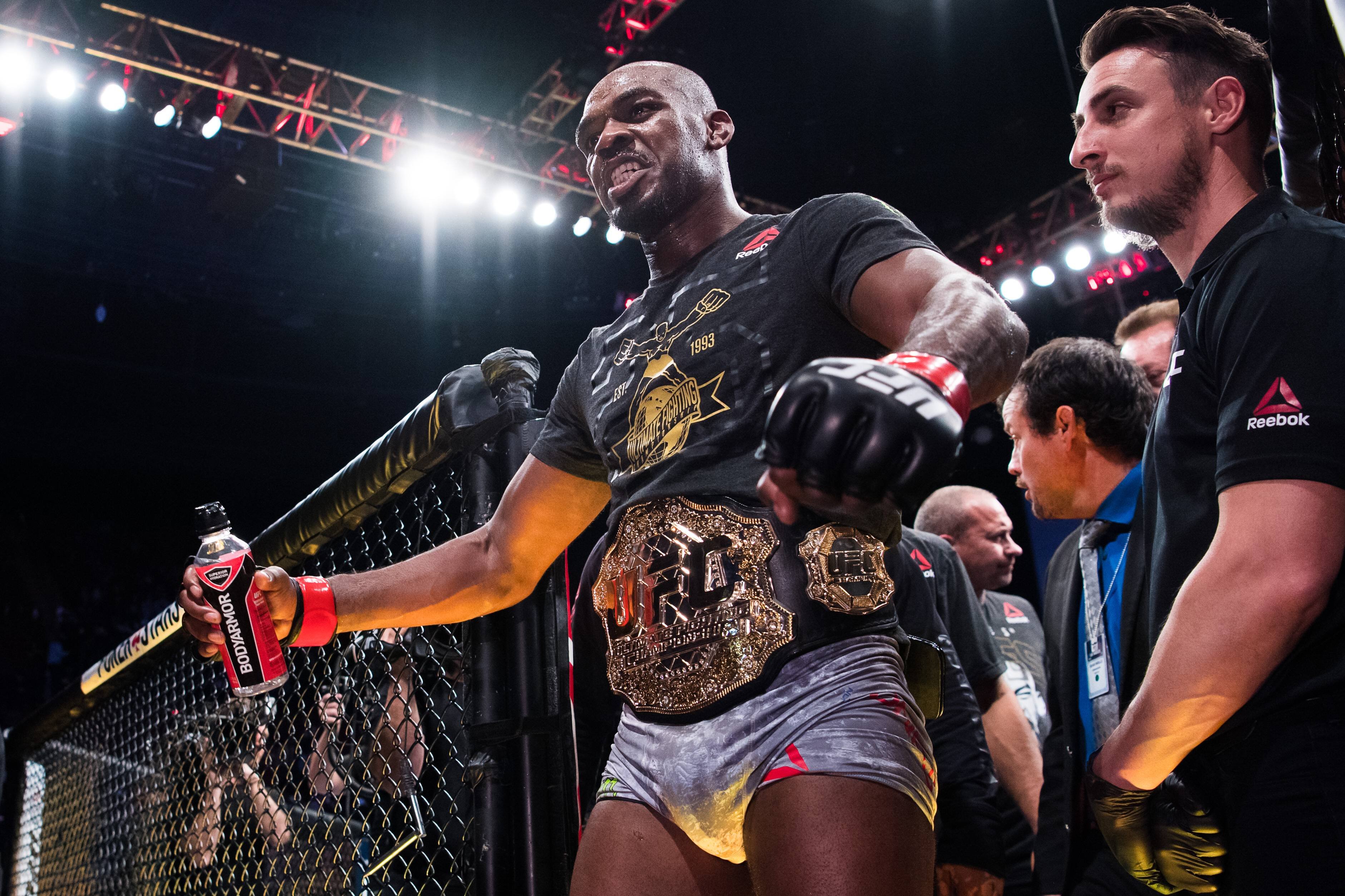 Marele Jon Jones și-a anunțat retragerea