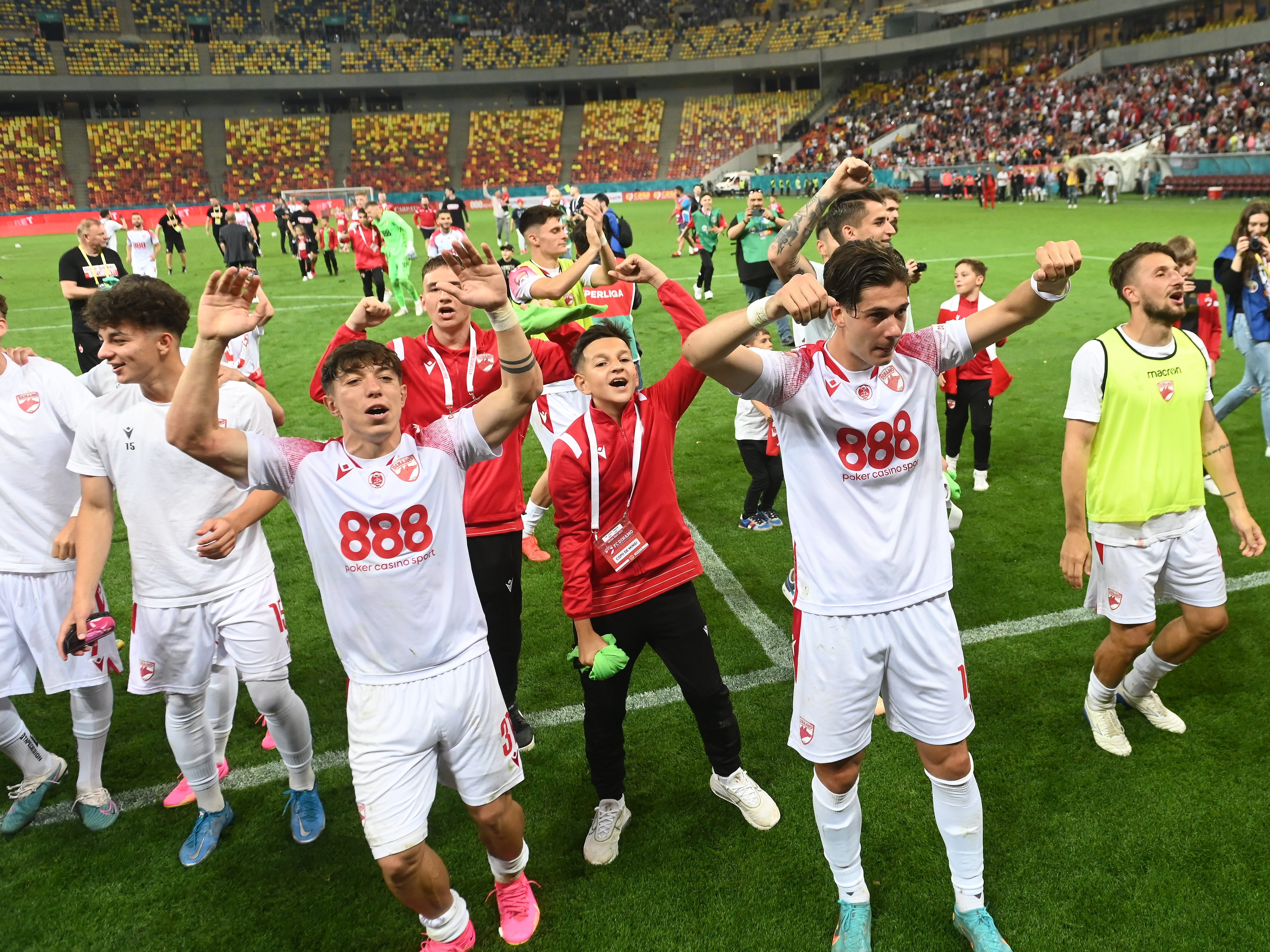 Formația din Superliga s-a &icirc;nțeles cu Dinamo! Cei doi jucători, deja &icirc;n cantonamentul echipei