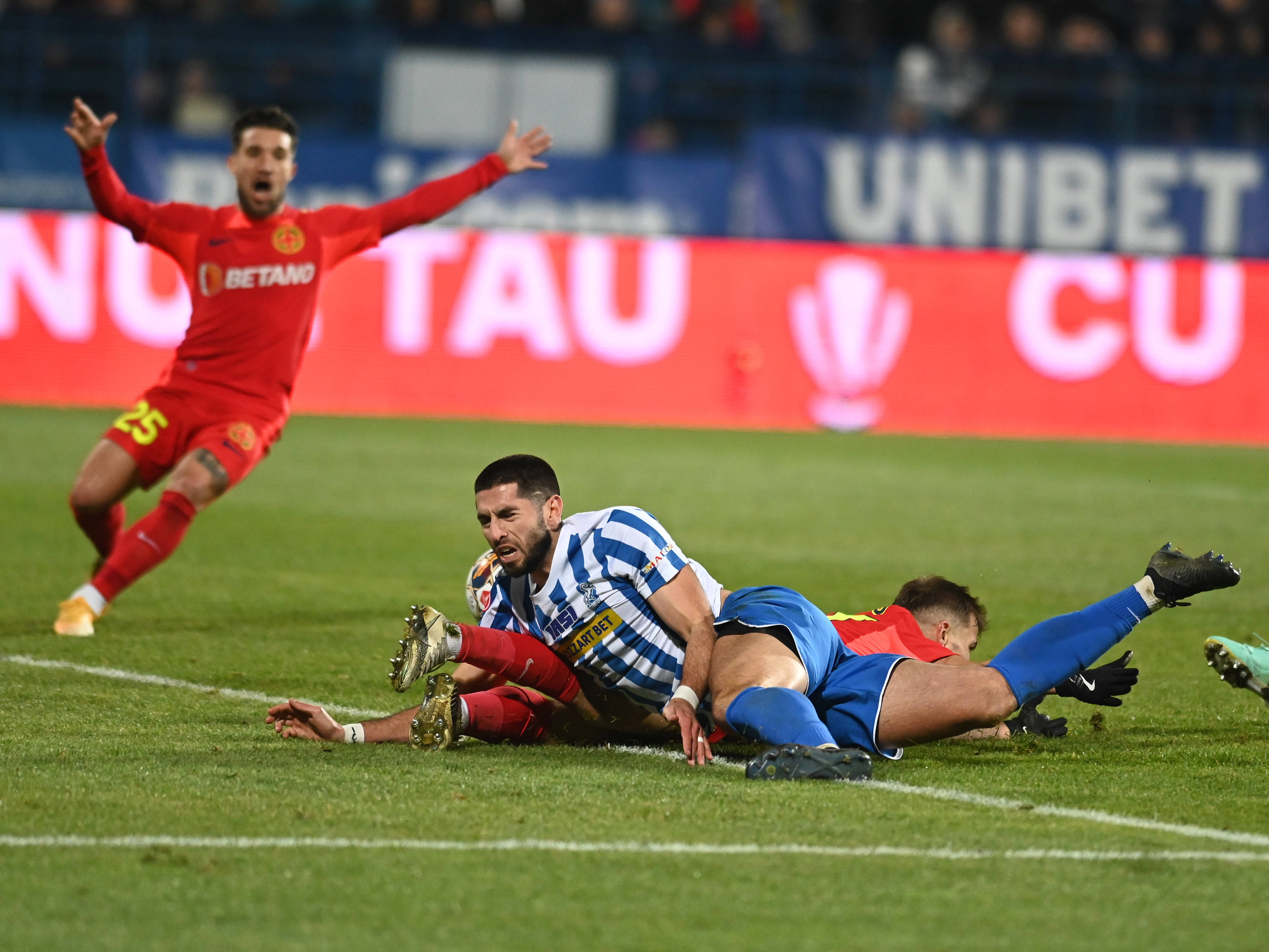 I-a dat pe tavă lui FCSB două penalty-uri și acum luptă pentru titlul de campion continental!