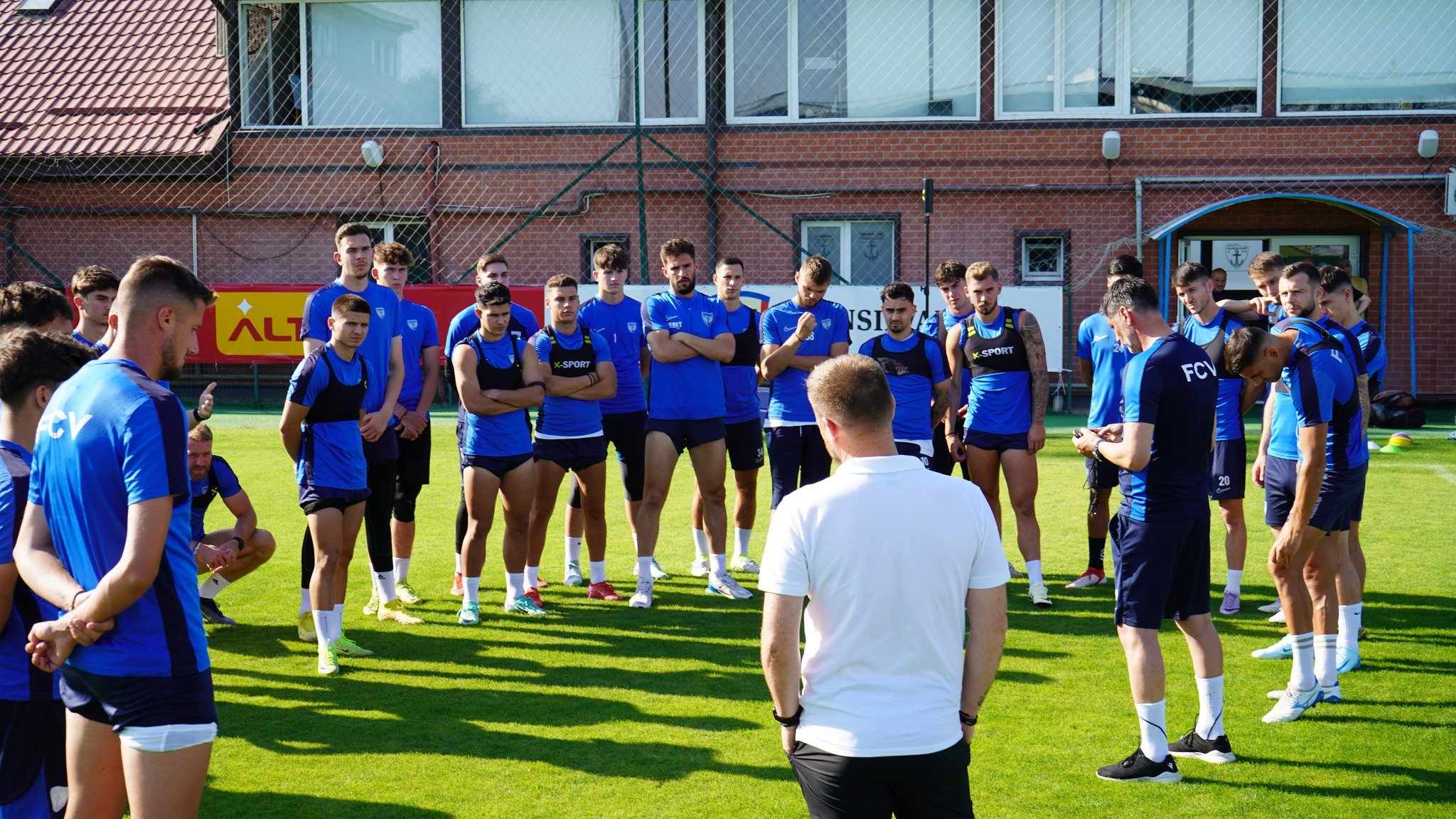 Curățenie de vară la FC Voluntari! Lotul de la reunire: Alex Maxim și Pandele, prezenți