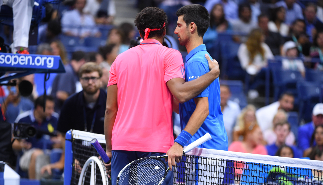 &bdquo;A dezertat&rdquo; &icirc;n Cupa Davis și a jucat, accidentat, un amical pentru a c&acirc;știga un milion de dolari: &bdquo;Nu puteam nici să țin un pahar &icirc;n m&acirc;nă&rdquo;