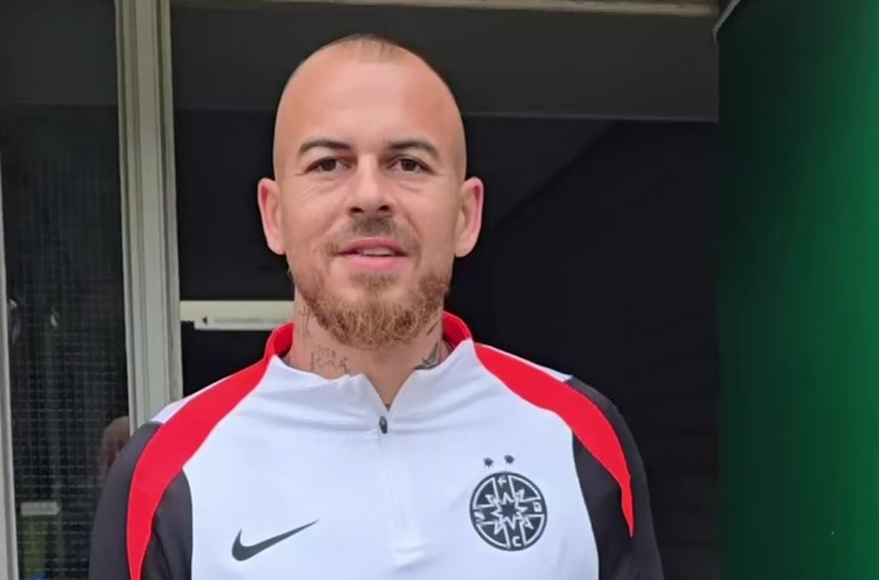 Cu ce număr a apărut Denis Alibec la FCSB, după lupta cu Florin Tănase pentru 7